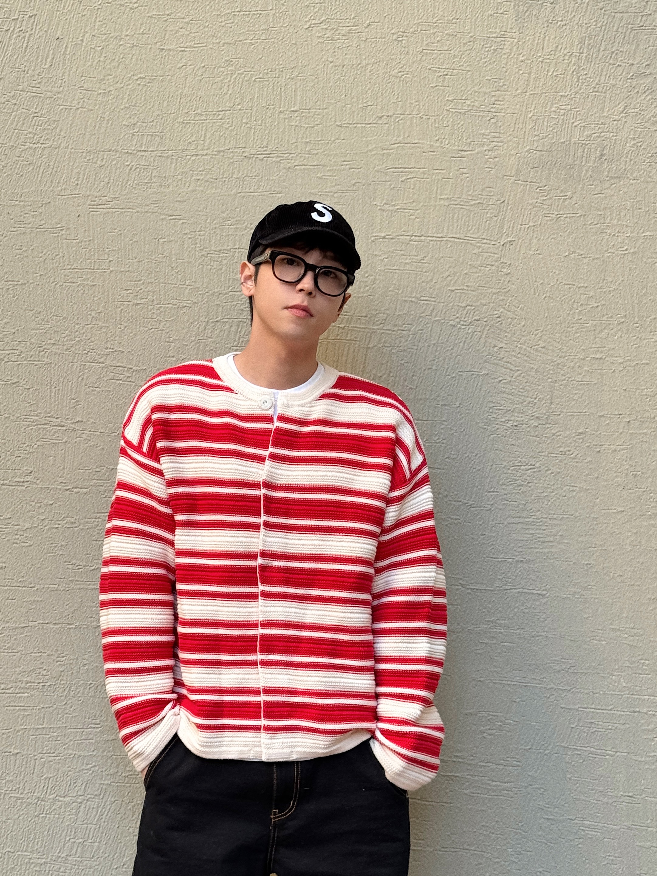 Louis Vuitton LV Trainer Sneakers Red, Supreme Corduroy S Logo 6-Panel Black - 23FW 착용 스타일 - 3