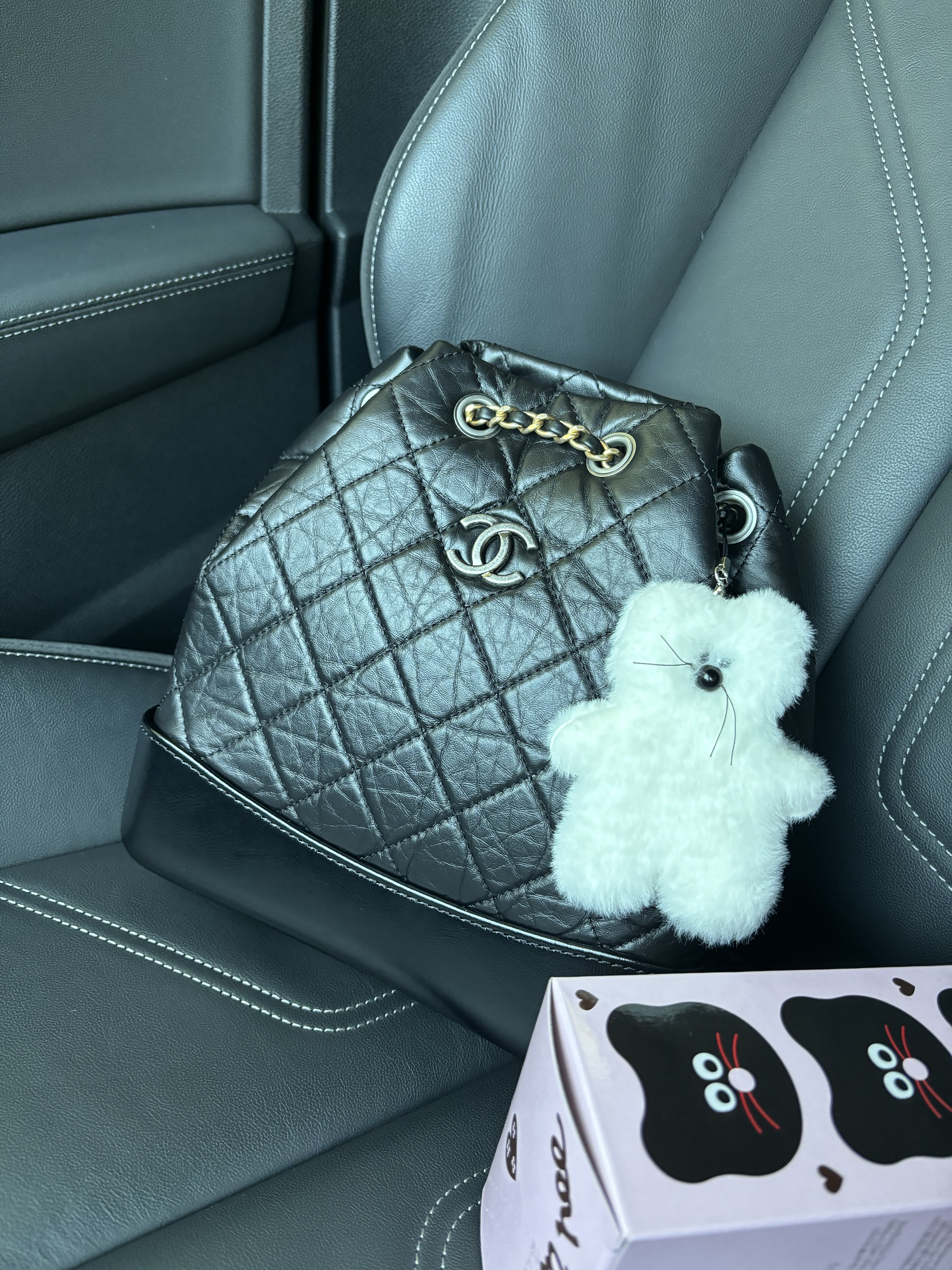 Chanel Small Gabrielle Backpack Aged Calfskin & Gold Silver Black 착용 스타일
