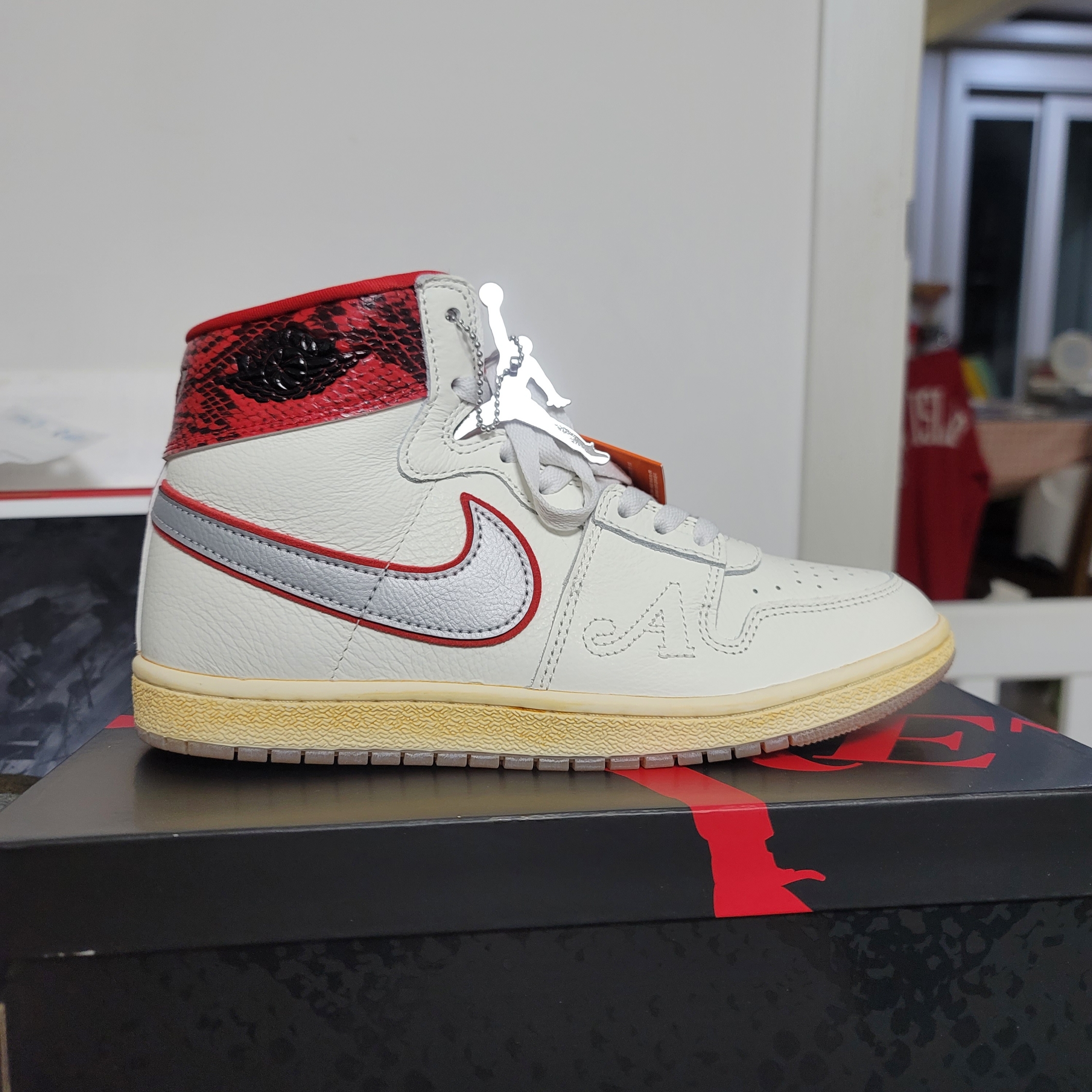 Jordan x Awake NY Air Ship PE SP Sail University Red 착용 스타일 - 3