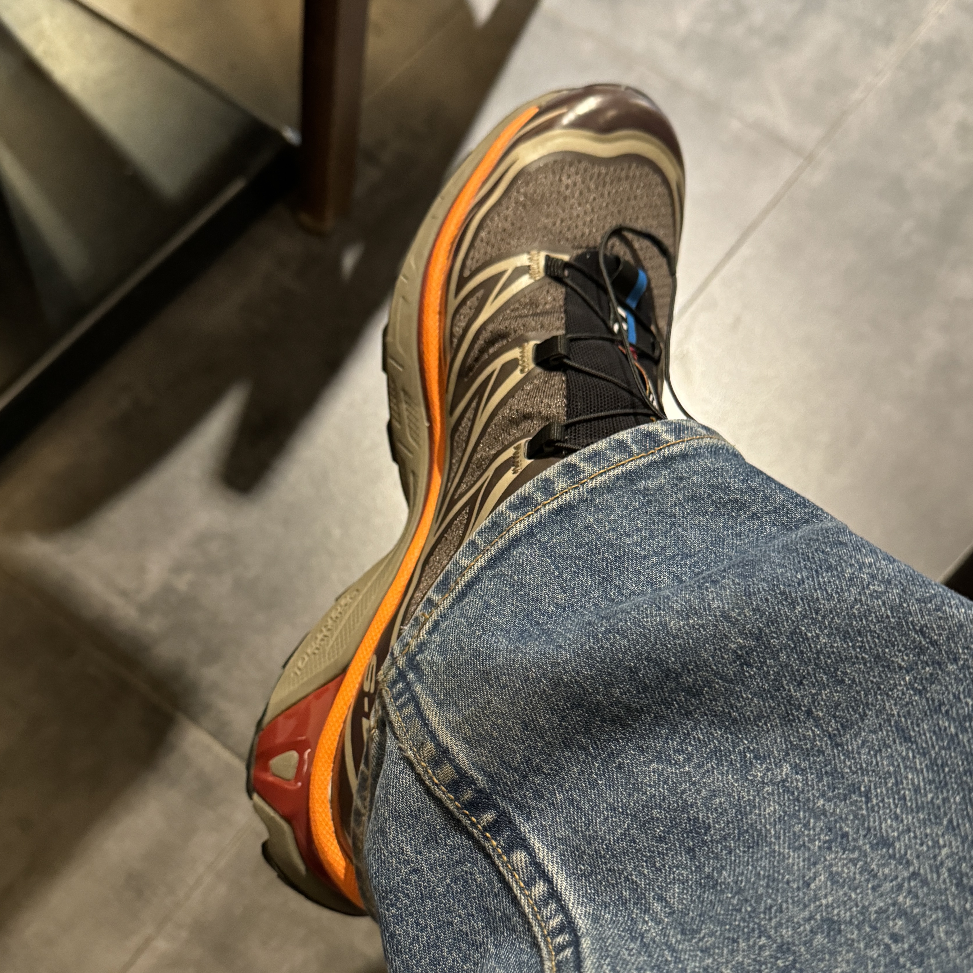 Salomon XT-6 ADV Shale Chocolate Plum 착용 스타일