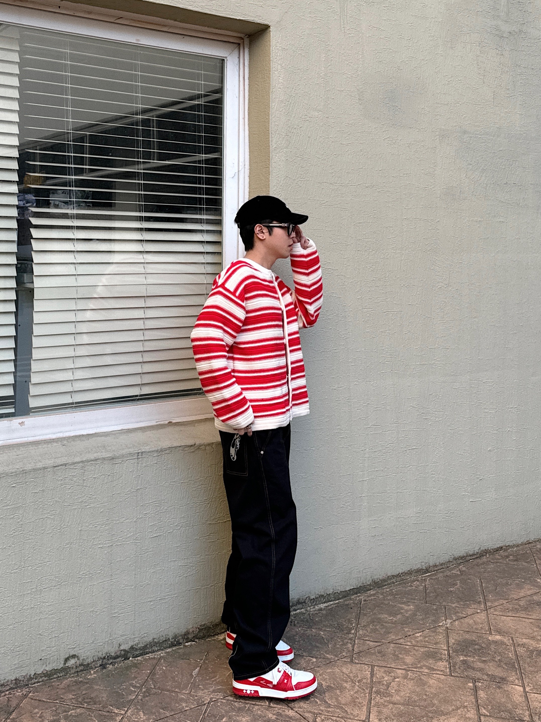 Louis Vuitton LV Trainer Sneakers Red, Supreme Corduroy S Logo 6-Panel Black - 23FW 착용 스타일 - 1