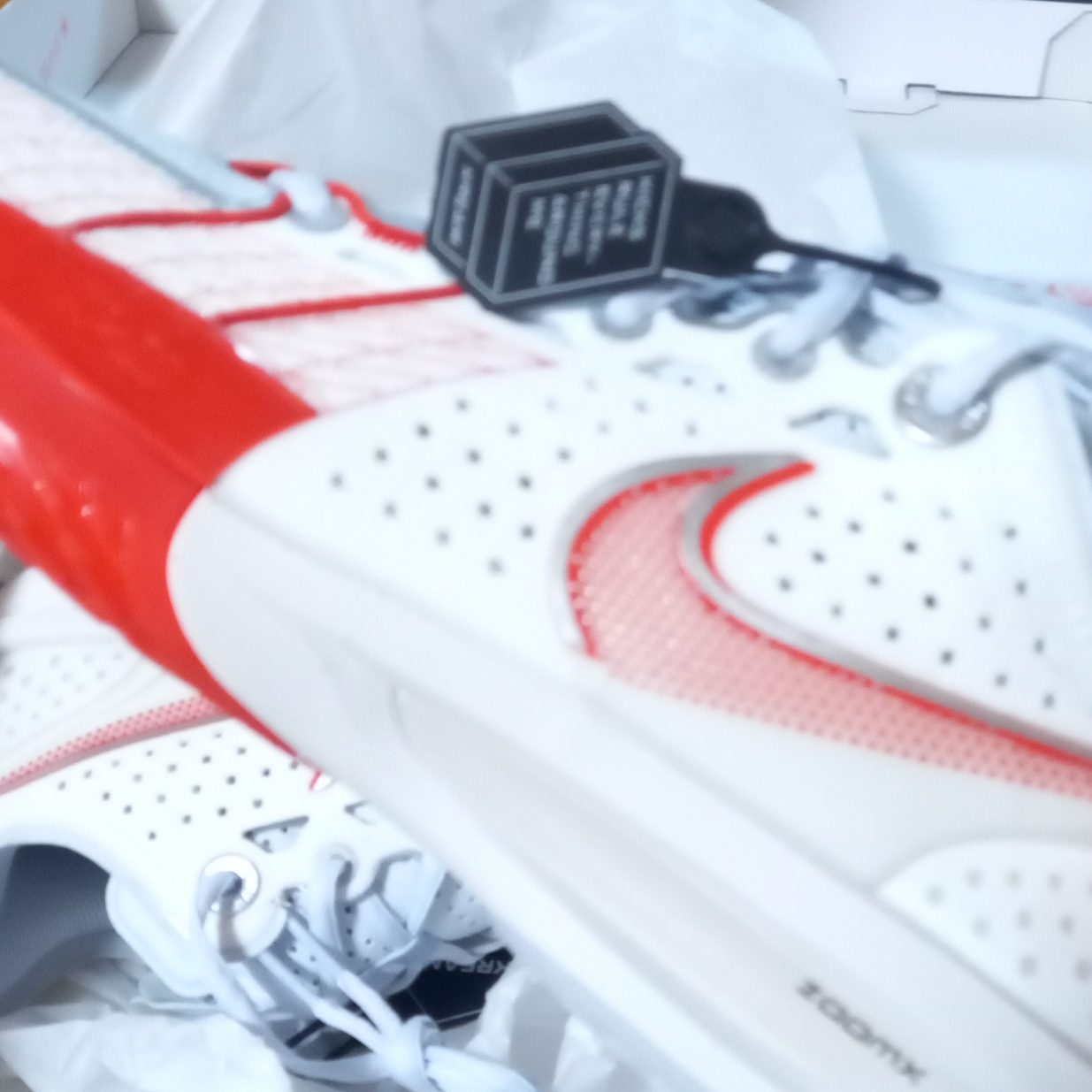 Nike Air Zoom GT Cut 3 EP Summit White Picante Red 착용 스타일