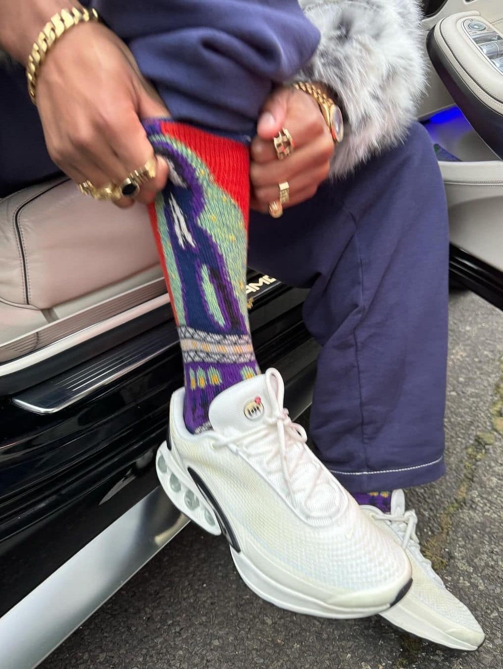 Nike Air Max DN All Day Vivid Purple Dark Smoke Grey, Nike x Supreme Air Max DN SP Black Galactic Jade 착용 스타일 - 5