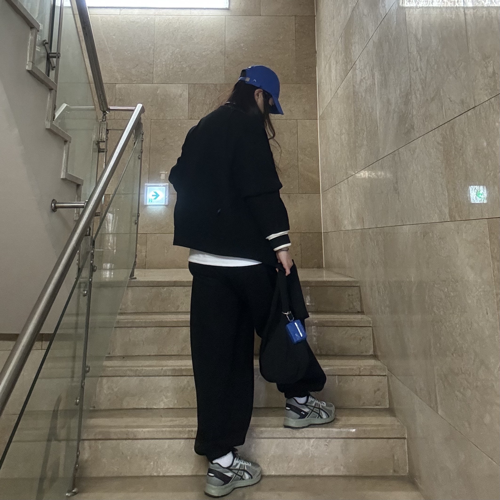 Zara x Ader Error Wool Blend Bomber Black, Asics Jog 100 S Sheet Rock - 2E Wide 착용 스타일 - 1