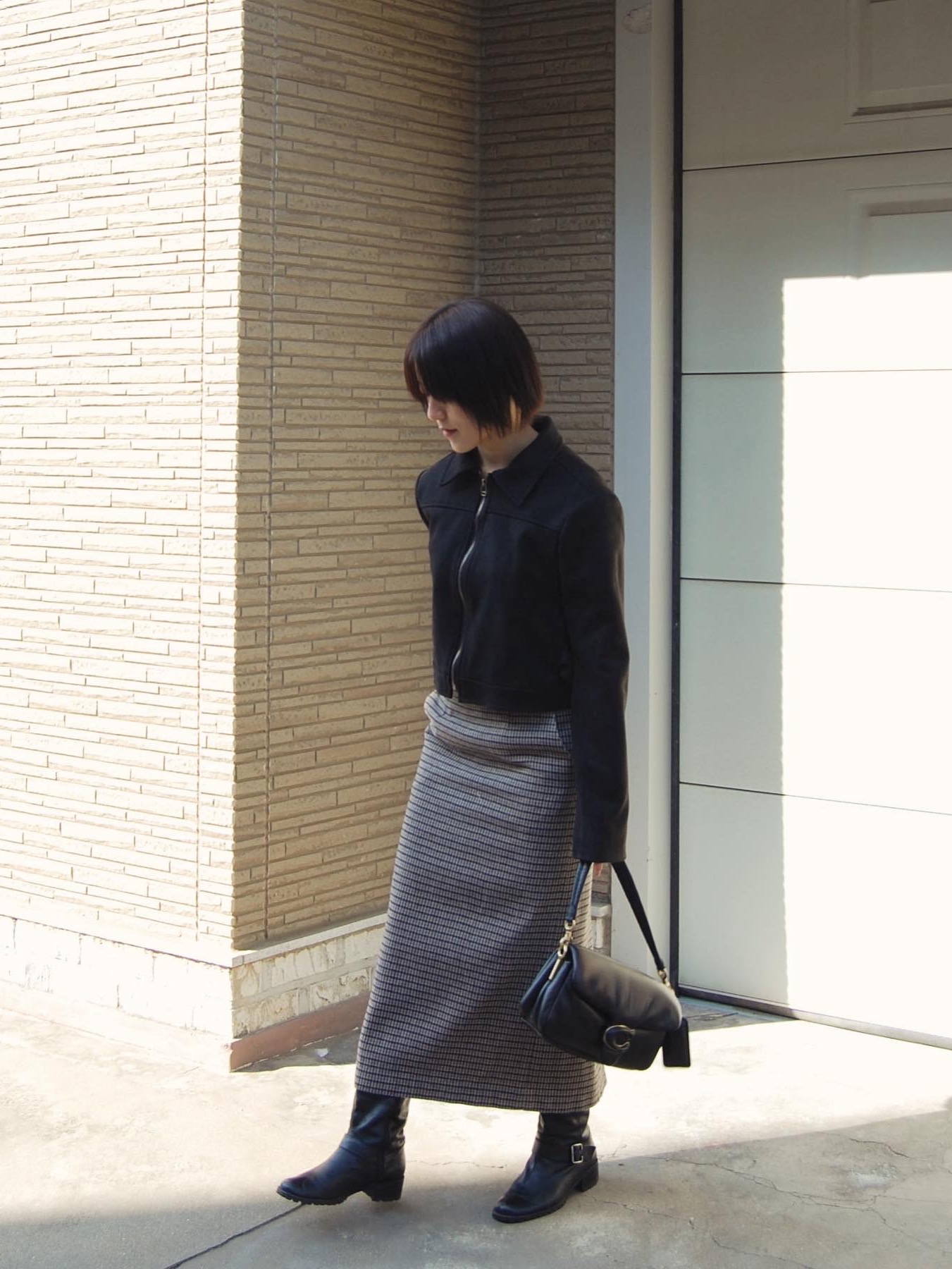 Coach Pillow Tabby Shoulder Bag 26 Black 착용 스타일 - 1