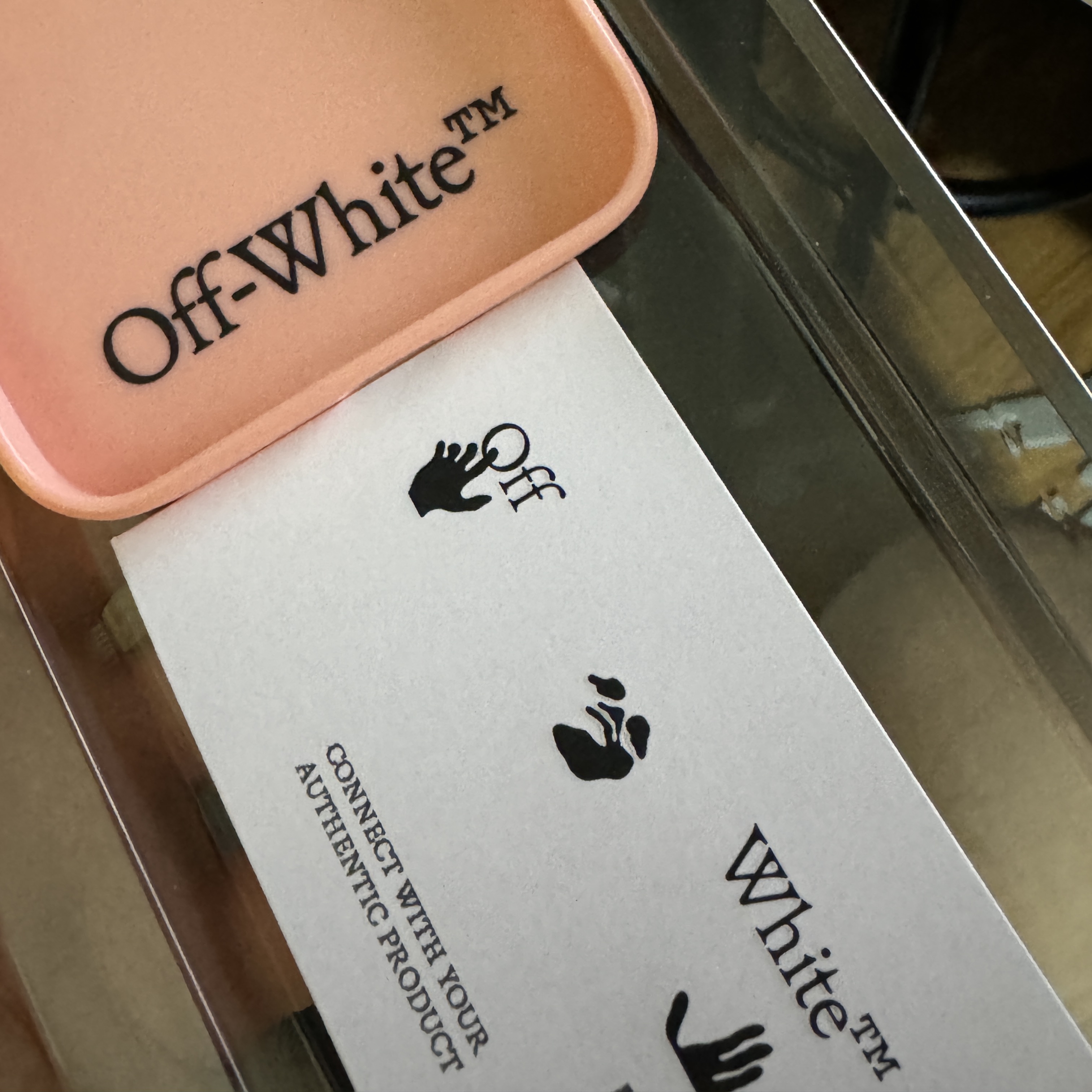 Off-White Floral Arrow iPhone 12 Pro Case Pink 착용 스타일 - 2