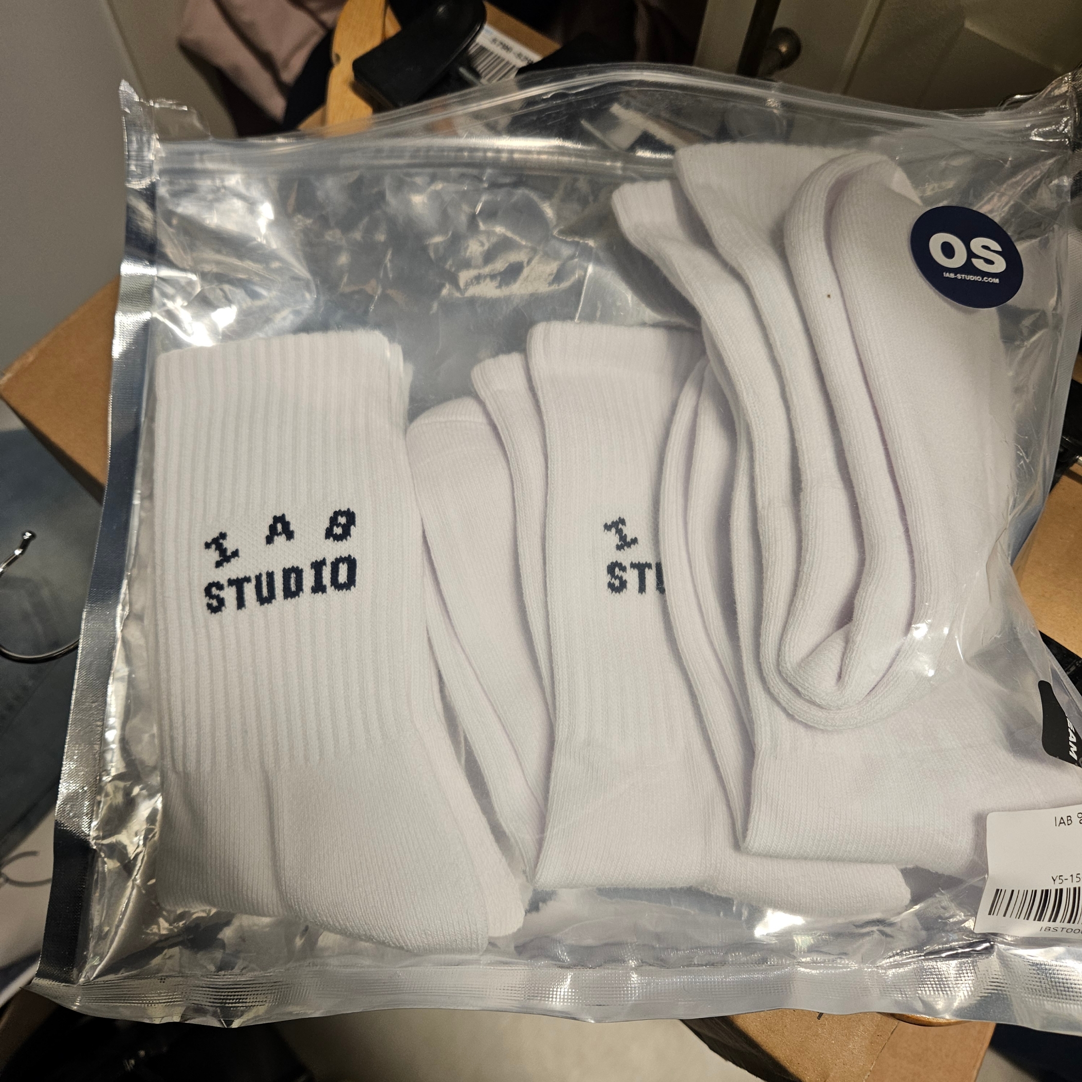 IAB Studio Socks White (5 Pack) 착용 스타일