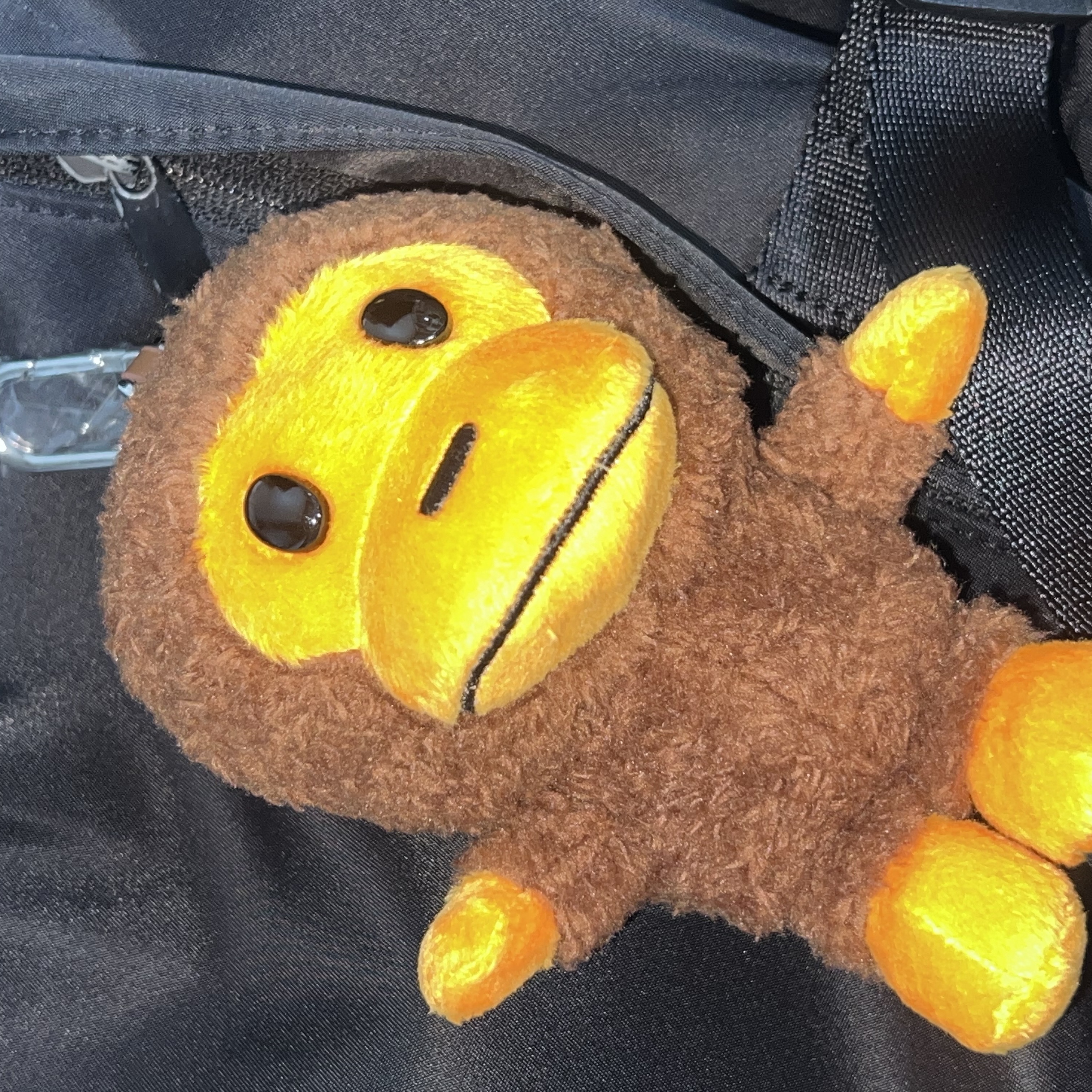 BAPE Baby Milo Plush Doll Key Chain 12cm Brown 착용 스타일 - 1
