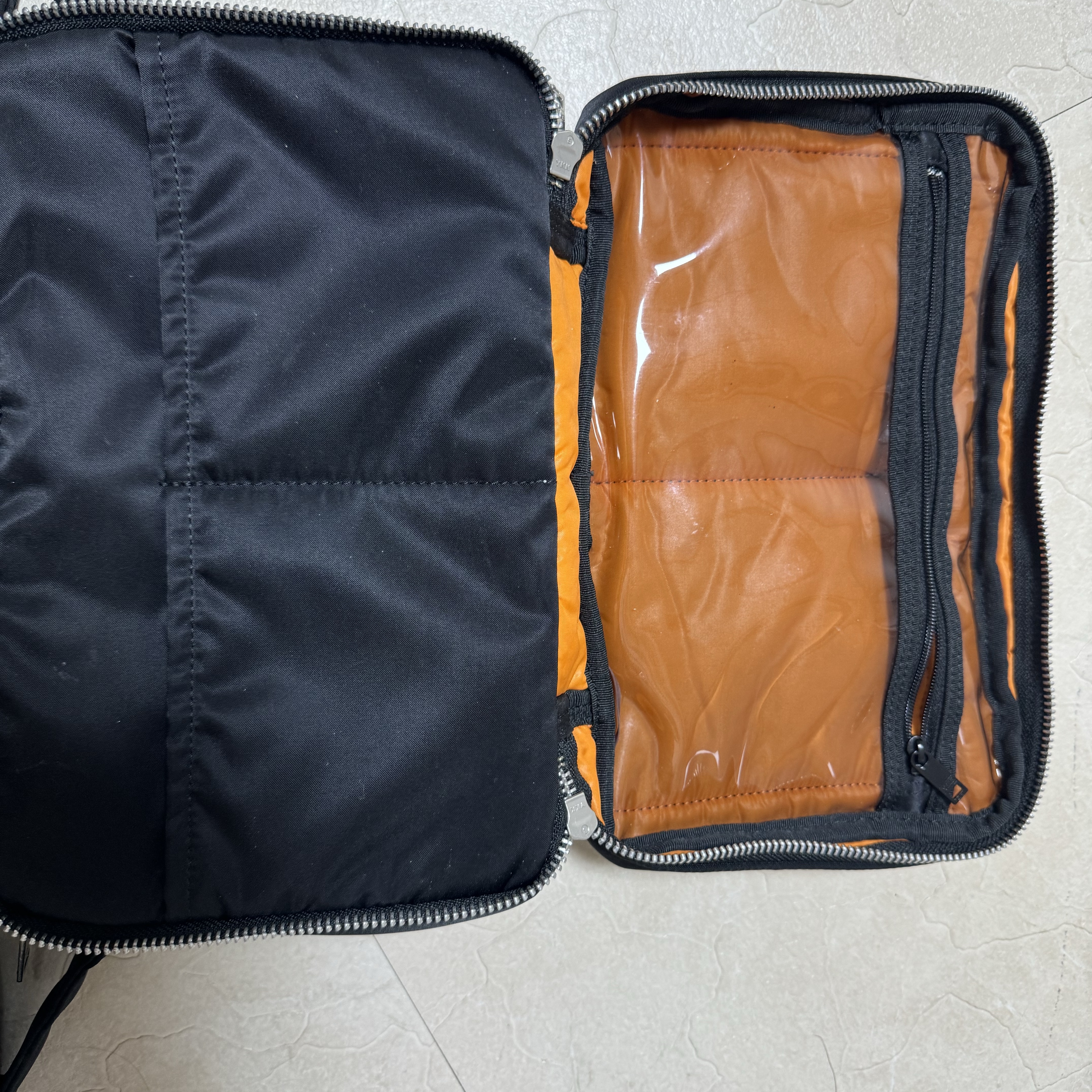 Porter Tanker Shoulder Bag S Black 착용 스타일 - 2