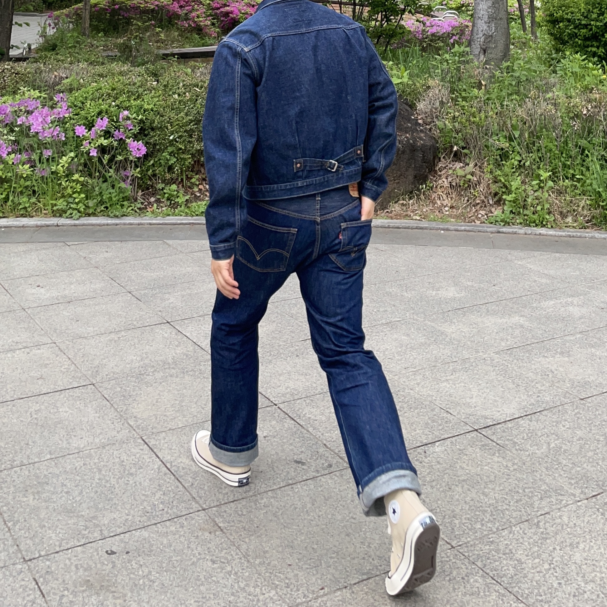 Levi's 501 Original Fit Jean Midium Indigo, Converse Chuck 70 High Parchment 착용 스타일 - 2