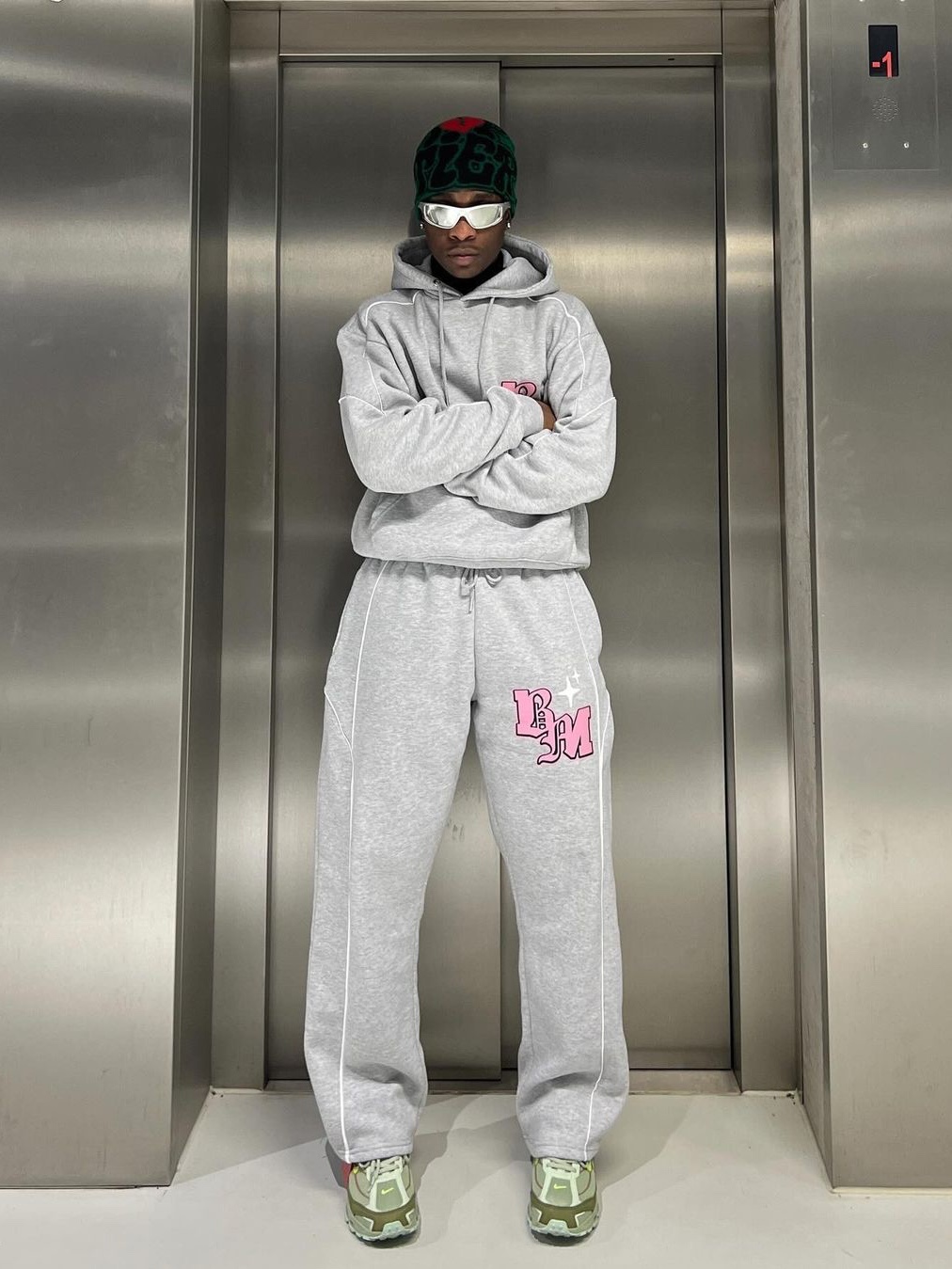 IAB Studio Hoodie Light Gray, IAB Studio Sweatpants Light Gray 착용 스타일 - 3