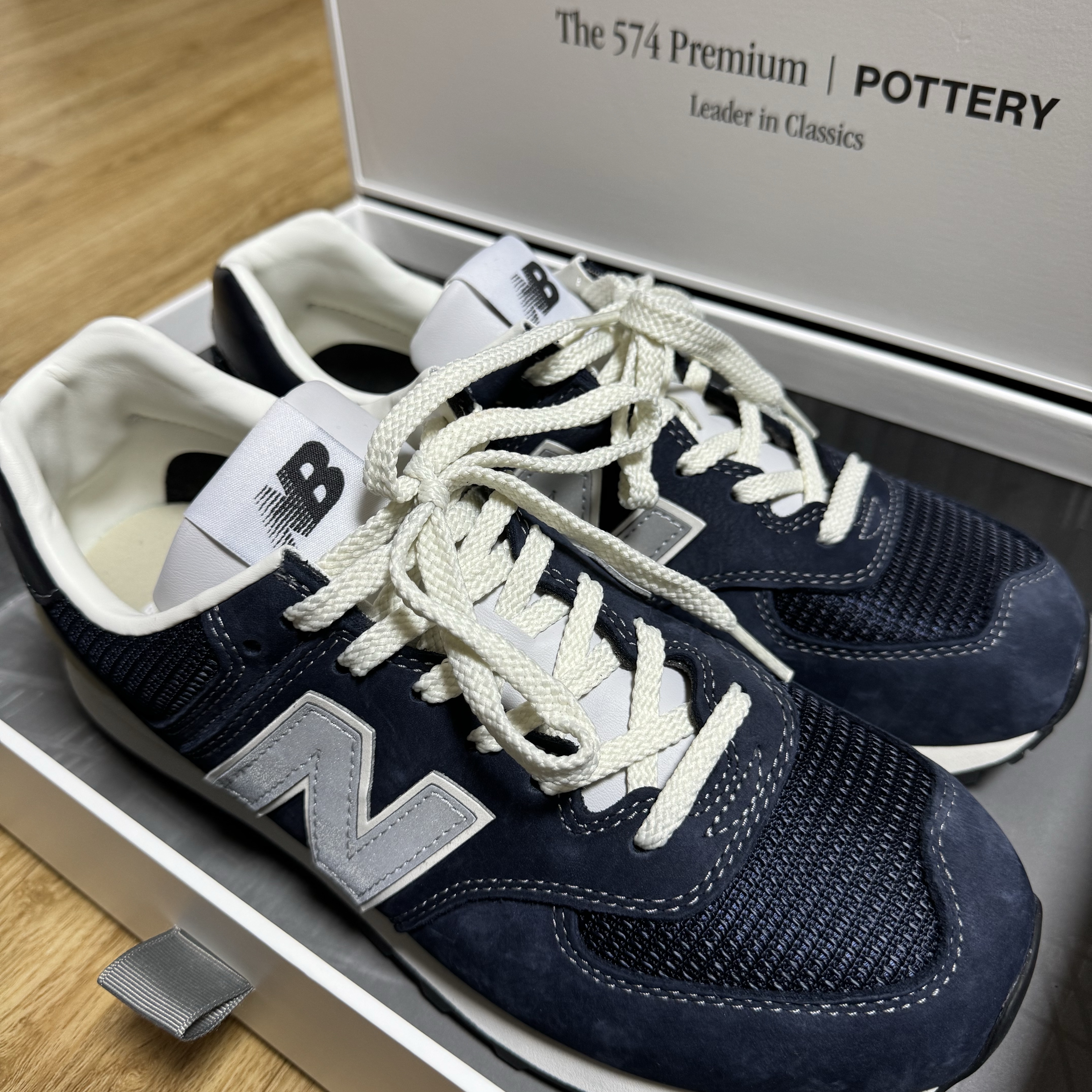 New Balance x Pottery 574 Premium Hard Navy 착용 스타일 - 2