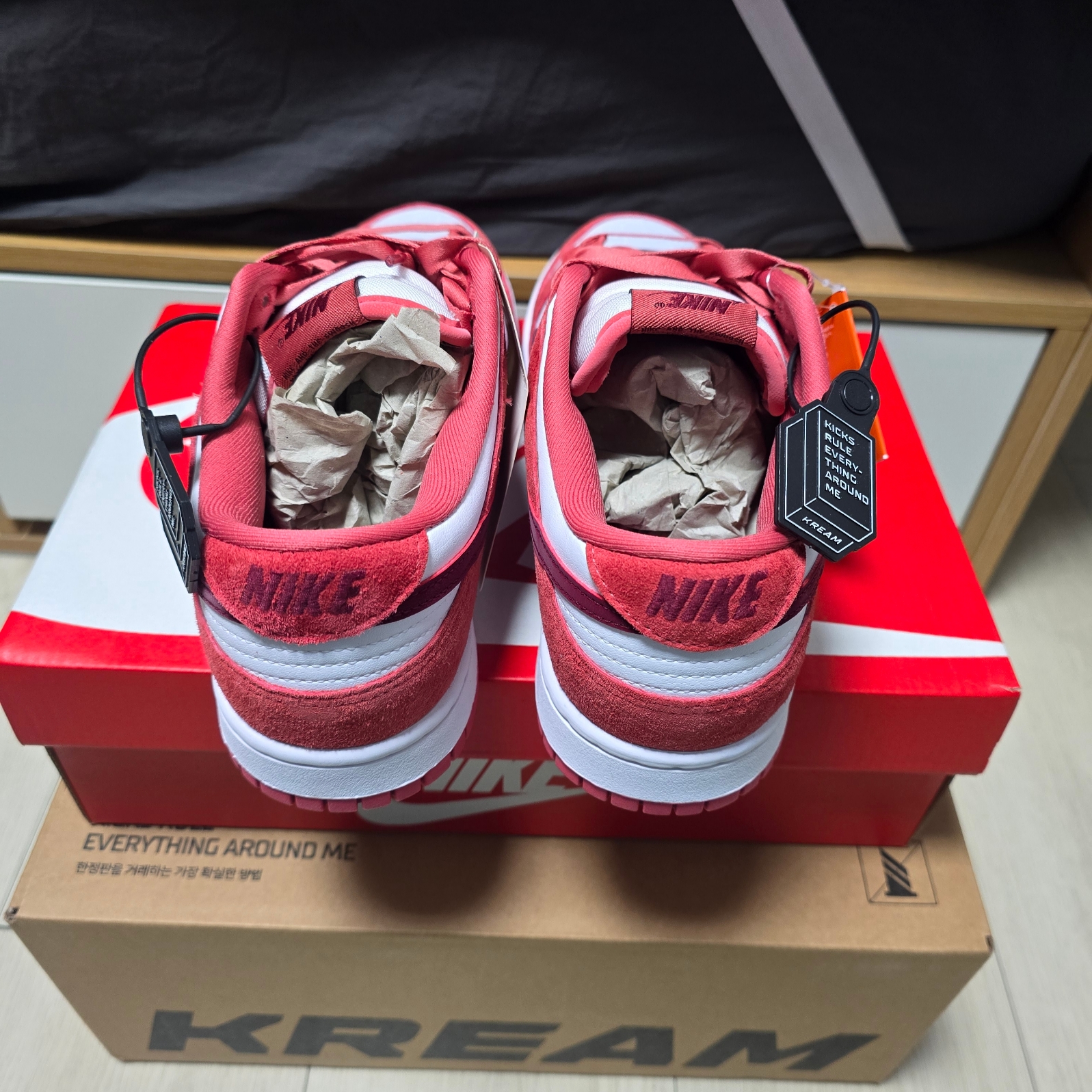 (W) Nike Dunk Low Valentine Day White Adobe 착용 스타일 - 4