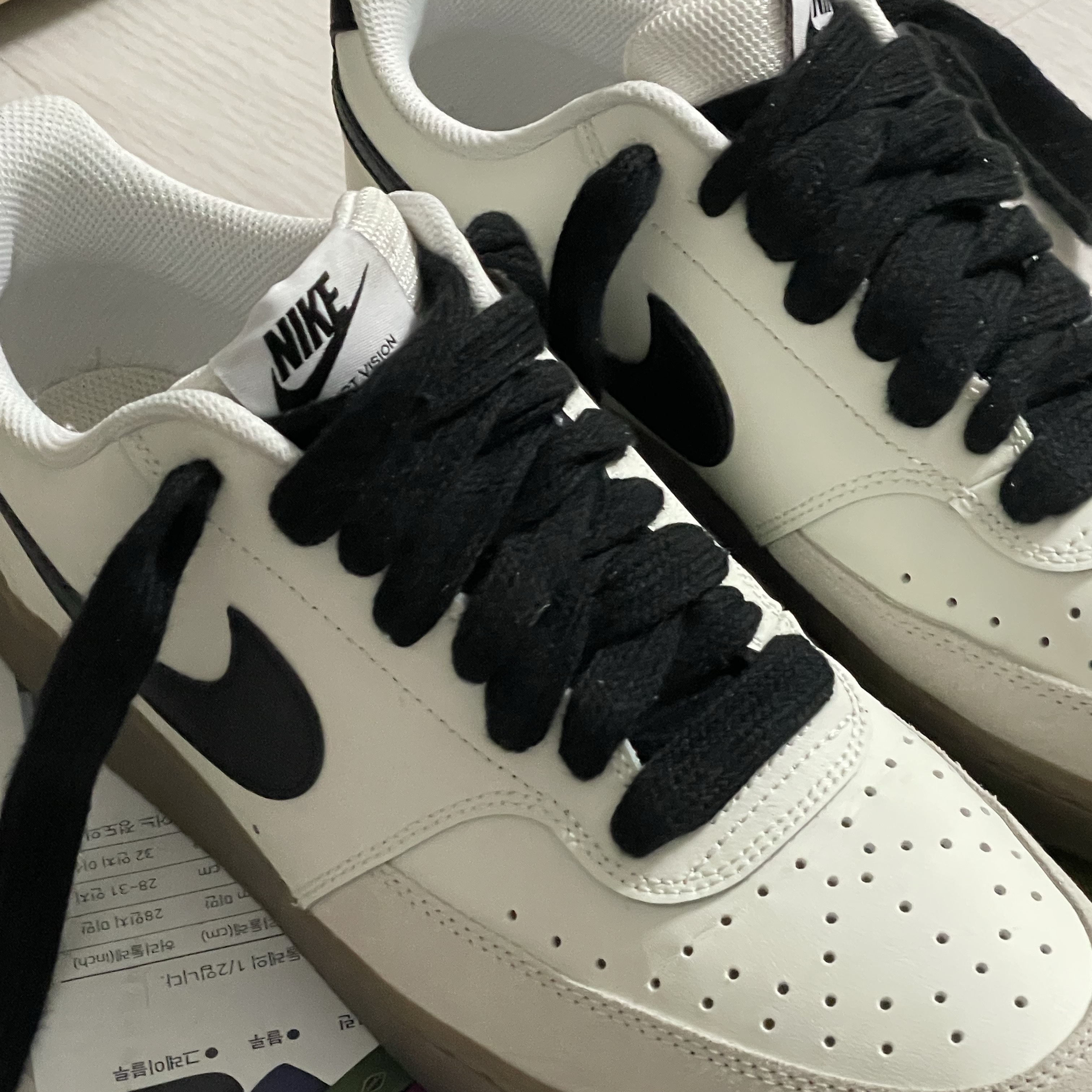 Nike Court Vision Low Sail Light Orewood Brown 착용 스타일