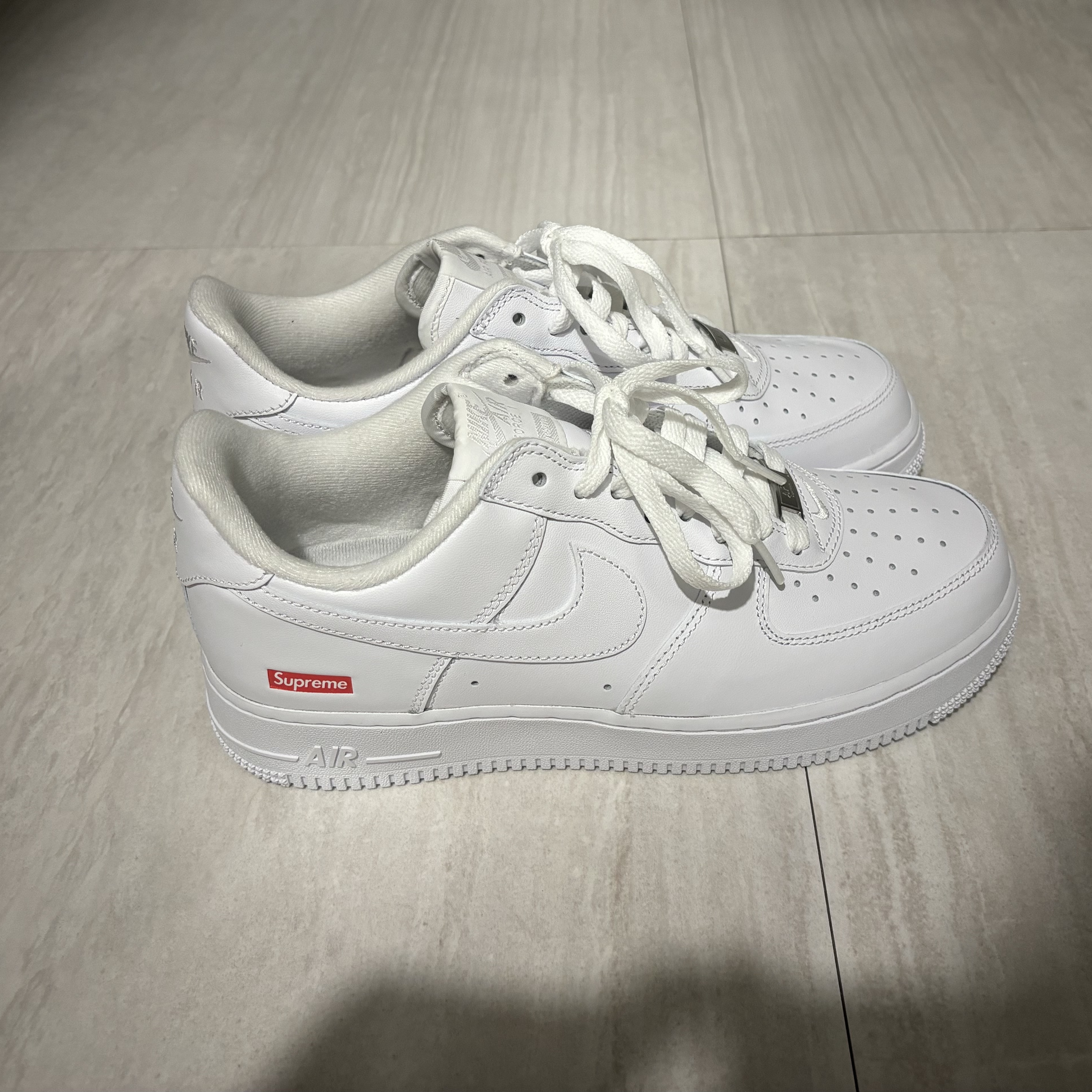 Nike x Supreme Air Force 1 Low White 착용 스타일