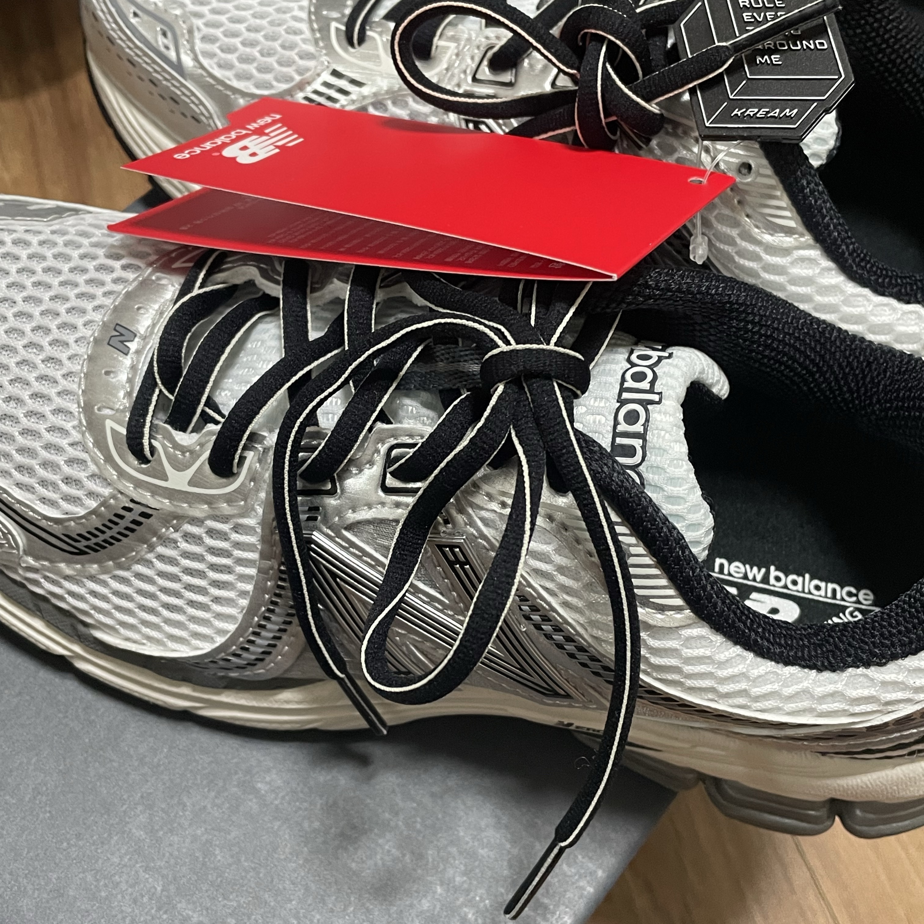 New Balance 860v2 Optic White 착용 스타일