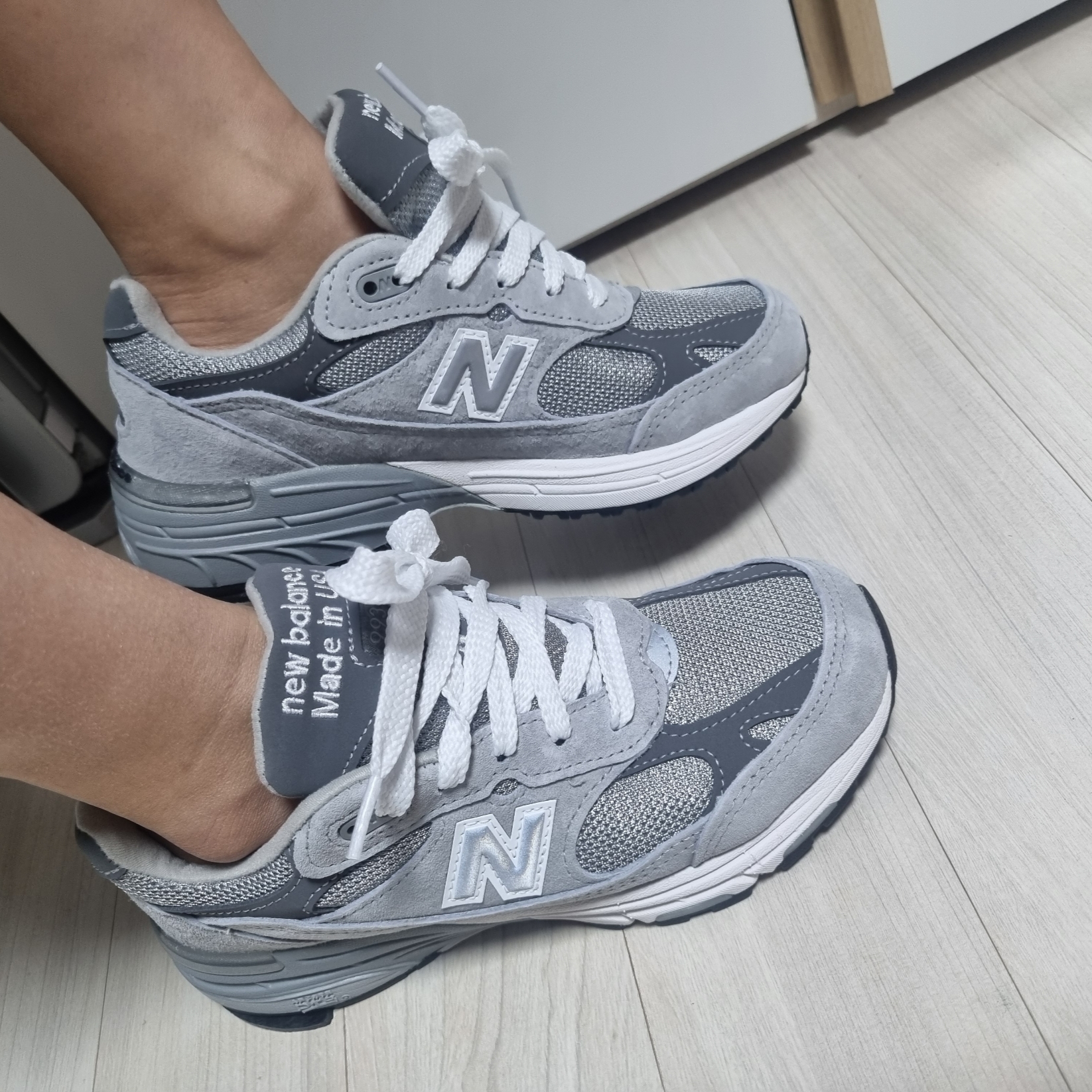 (W) New Balance 993 Made in USA Grey - B Standard 착용 스타일