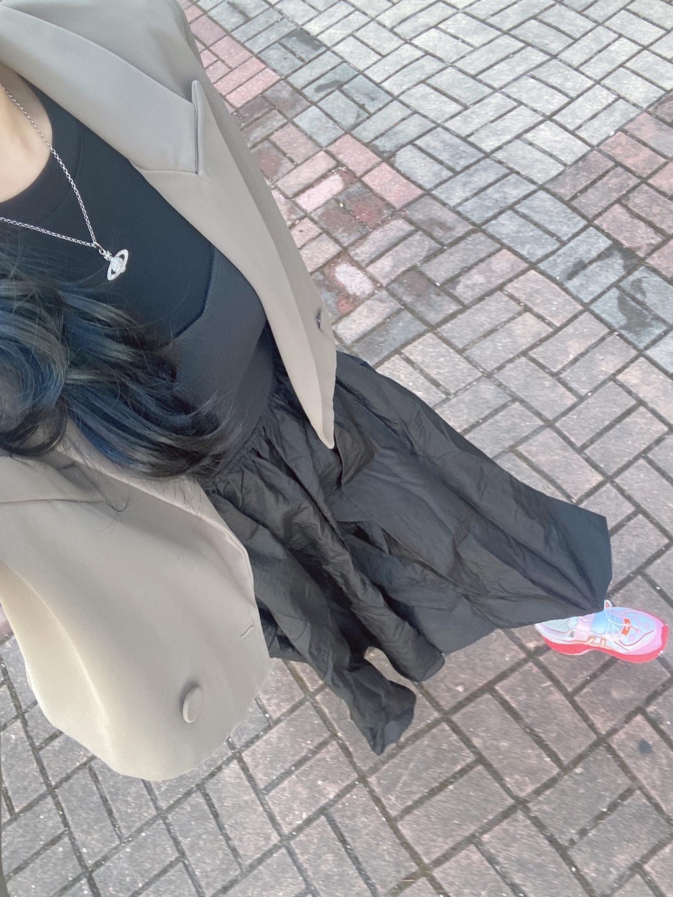 Asics x Cecilie Bahnsen GT-2160 White Habanero, Vivienne Westwood Mayfair Bas Relief Pendant Silver 착용 스타일