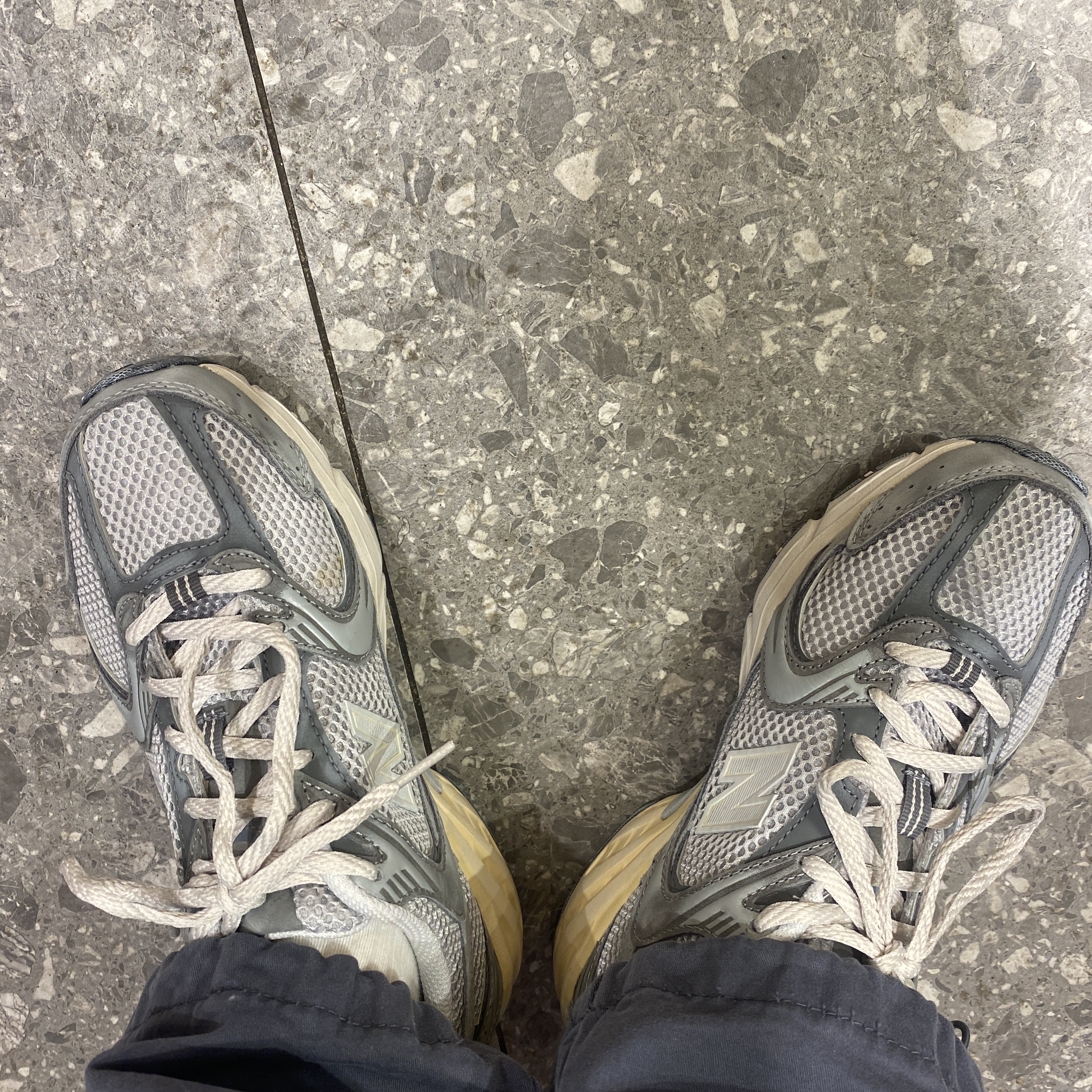 New Balance 530 Premium Vintage Grey Matter 착용 스타일