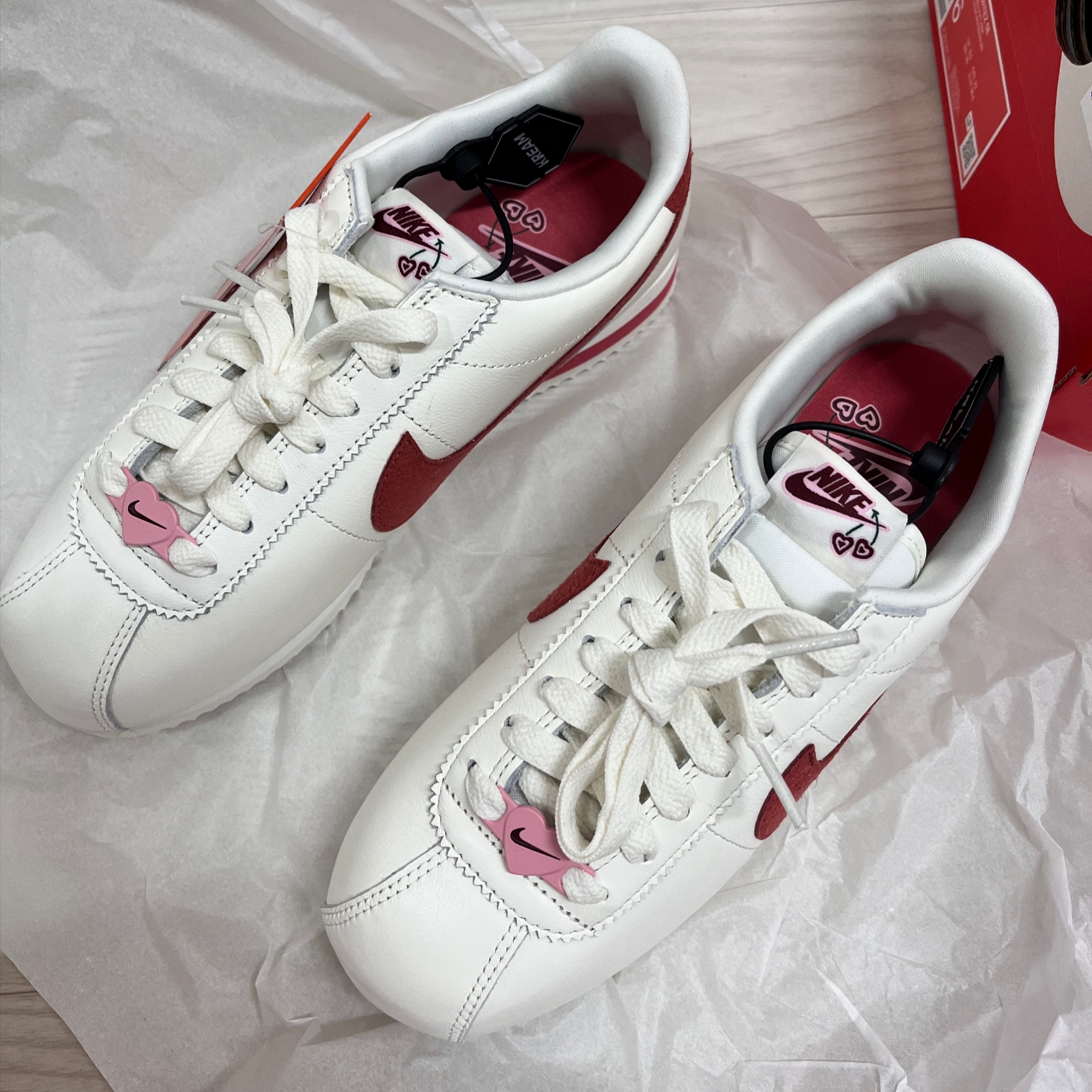 (W) Nike Cortez SE Valentine Day Sail Adobe 착용 스타일