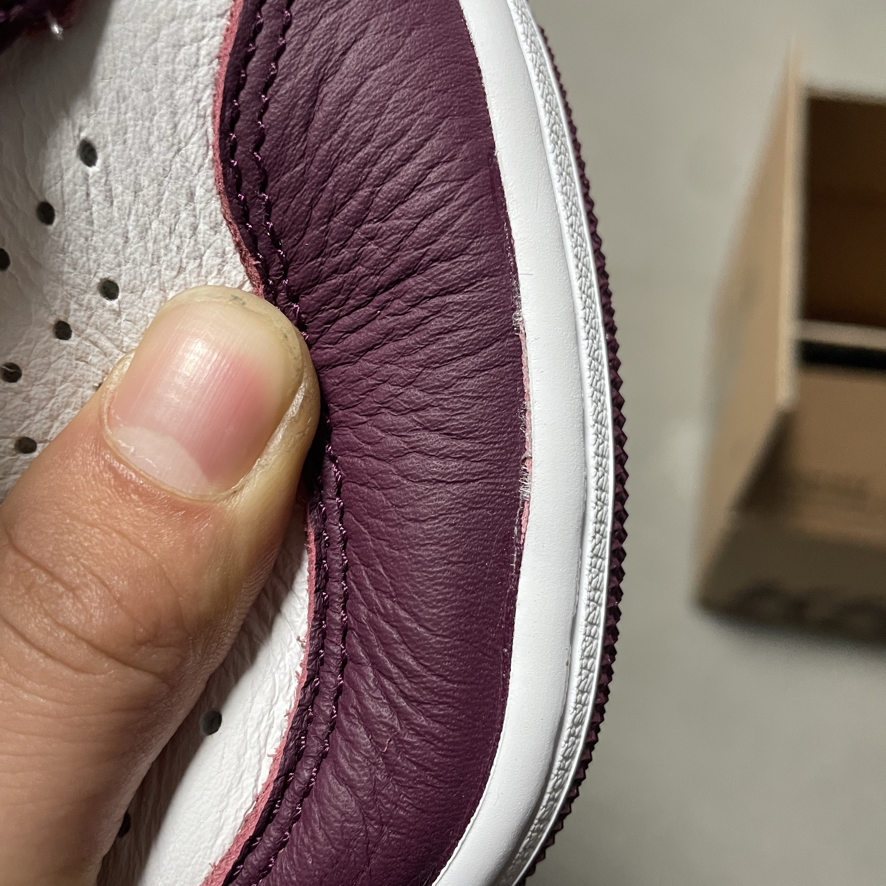 Jordan 1 Retro High OG Bordeaux 착용 스타일 - 2