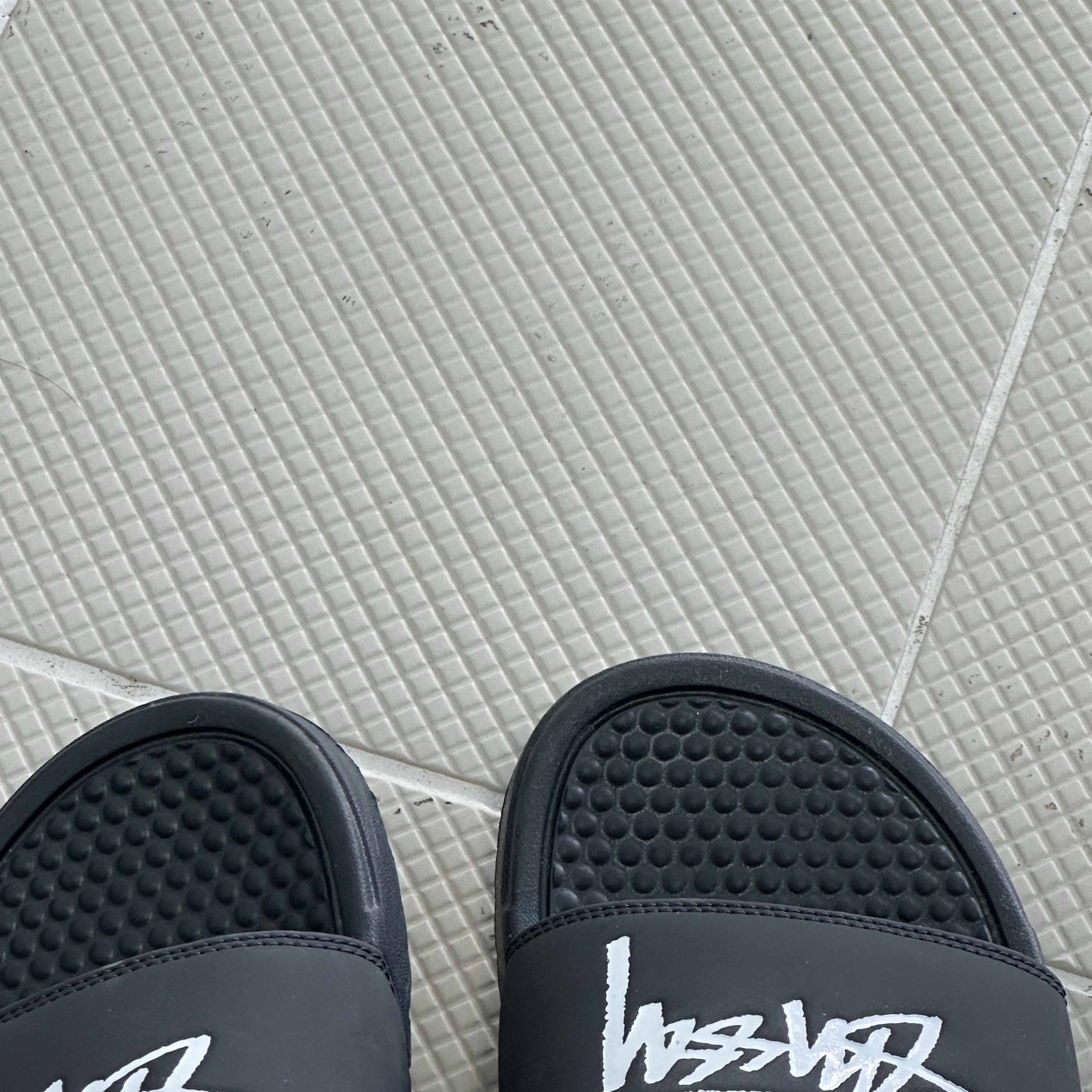 Nike x Stussy Benassi Slide Off Noir 착용 스타일