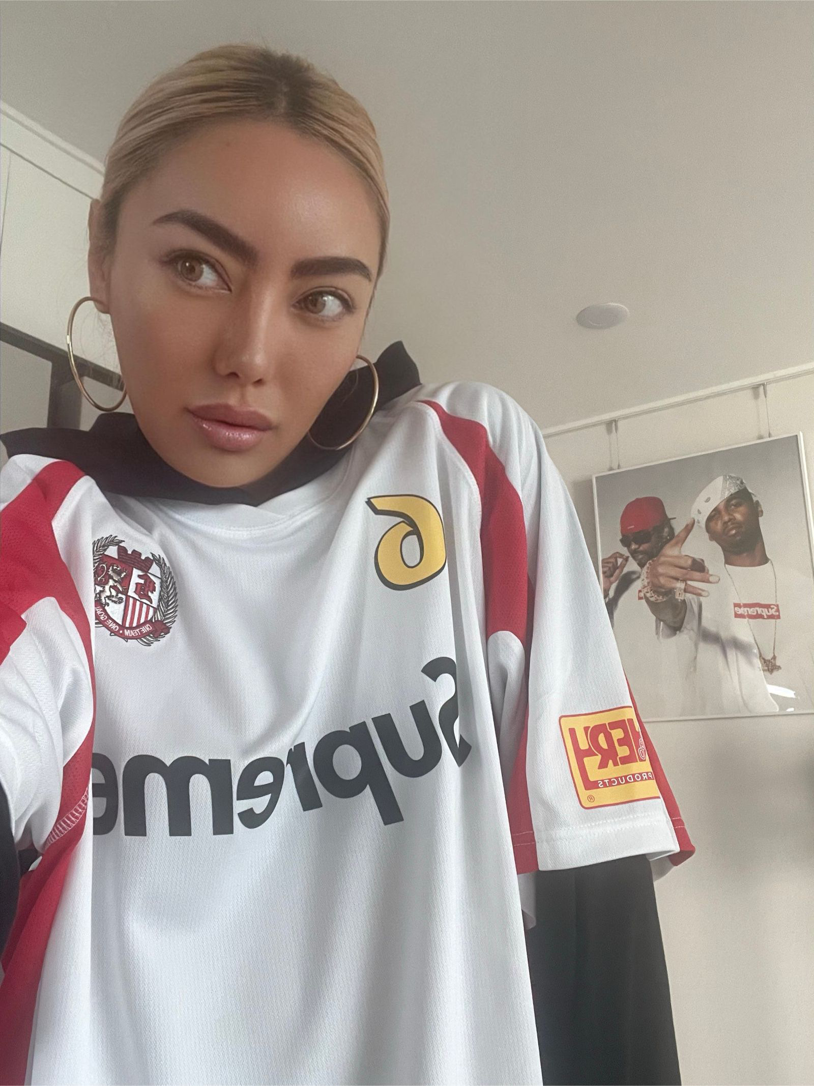 Supreme Hooded Soccer Jersey White - 23FW 착용 스타일 - 2