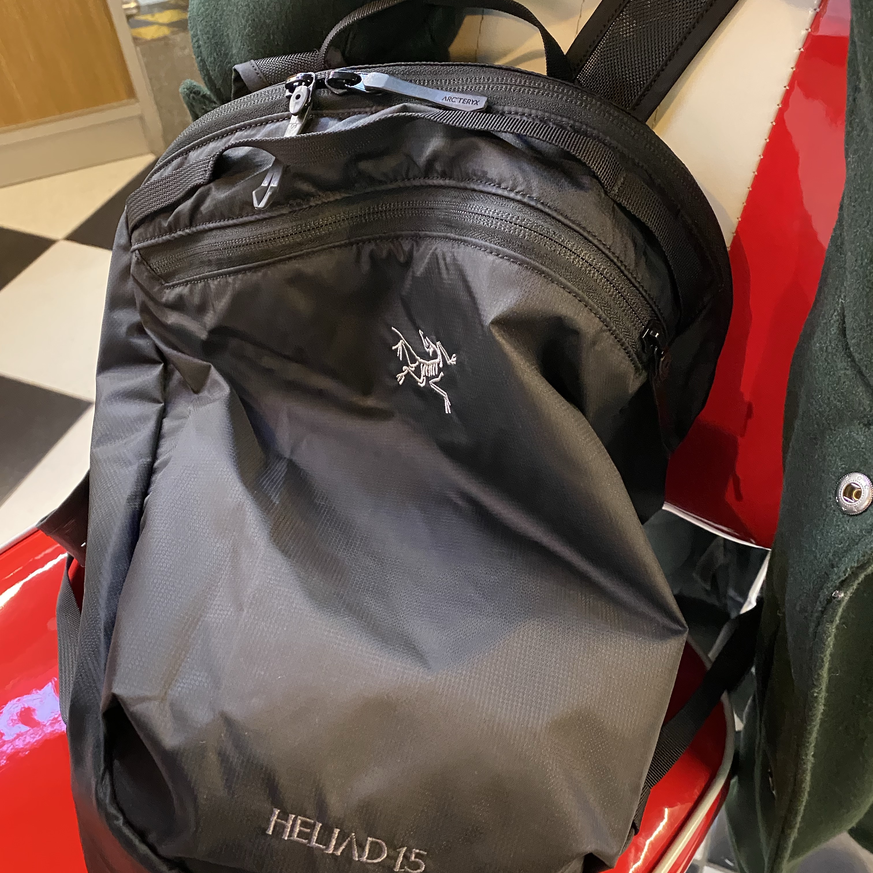 Arc'teryx Heliad 15 Backpack Black 착용 스타일