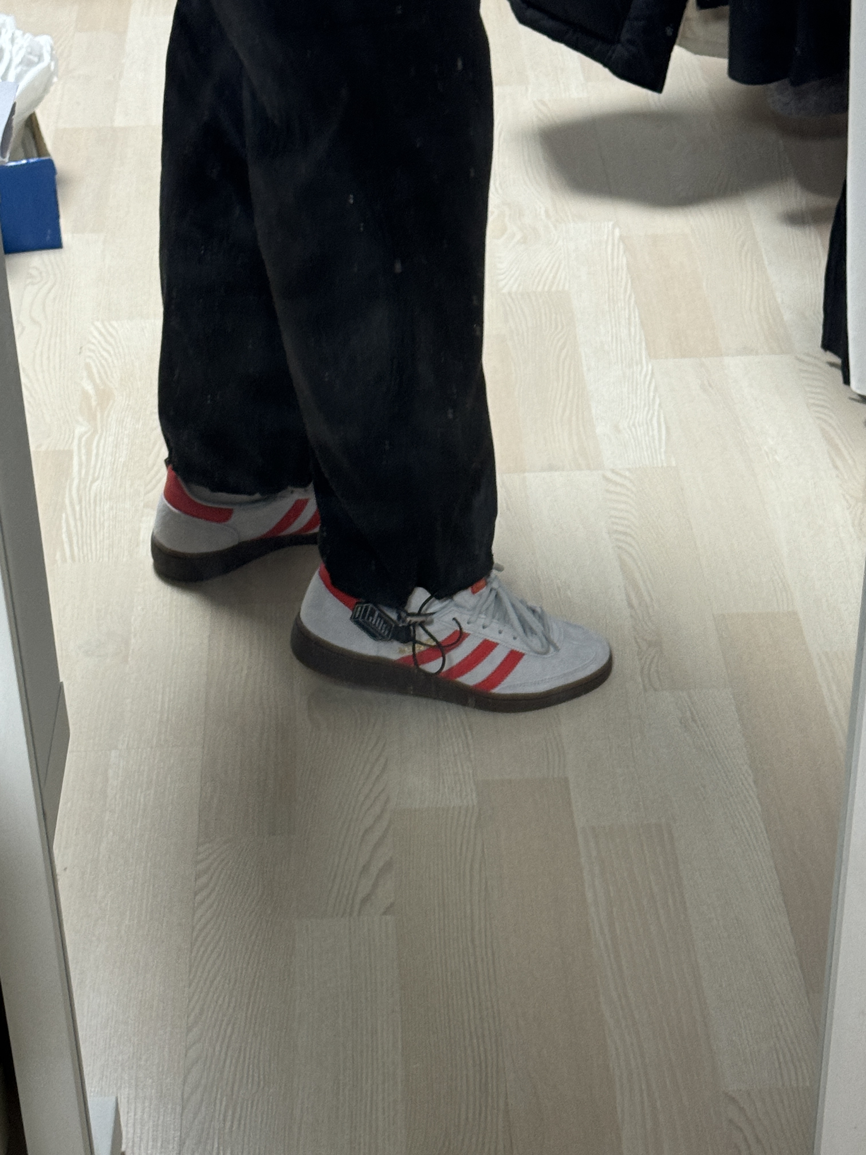Adidas Spezial Handball Grey Hi-Res Red 착용 스타일 - 2