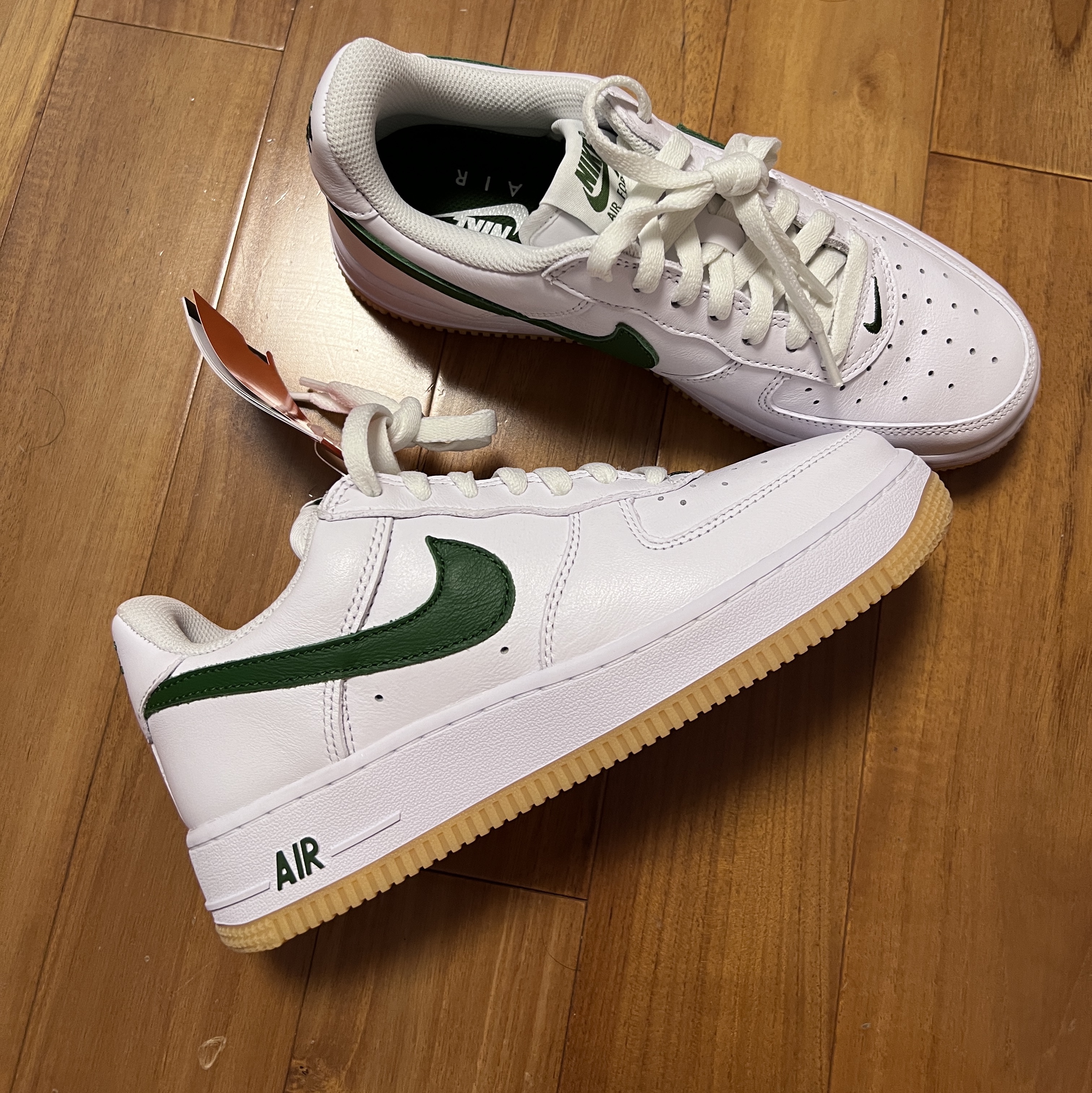 Nike Air Force 1 Low Retro Color of the Month White Forest Green 착용 스타일