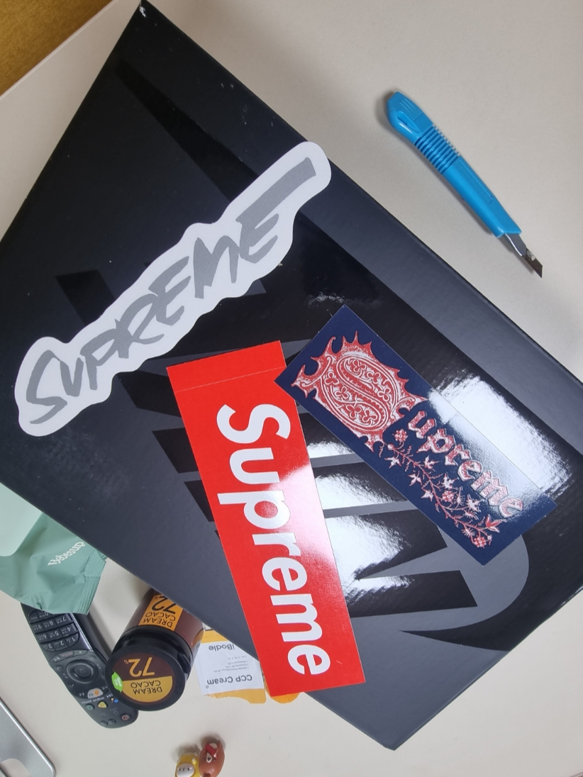 Nike x Supreme Air Force 1 Low Black 착용 스타일 - 1