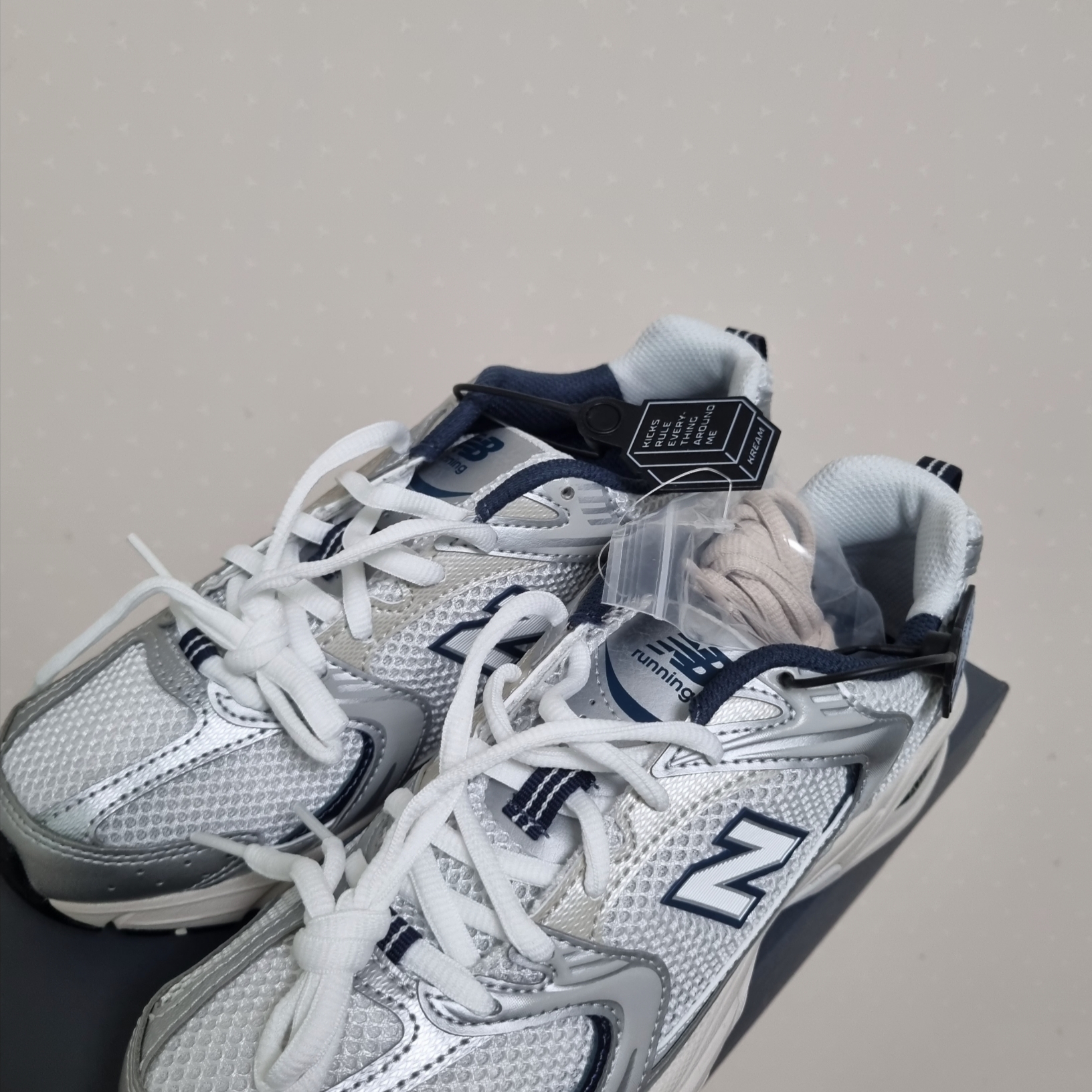 New Balance 530 Steel Grey 착용 스타일