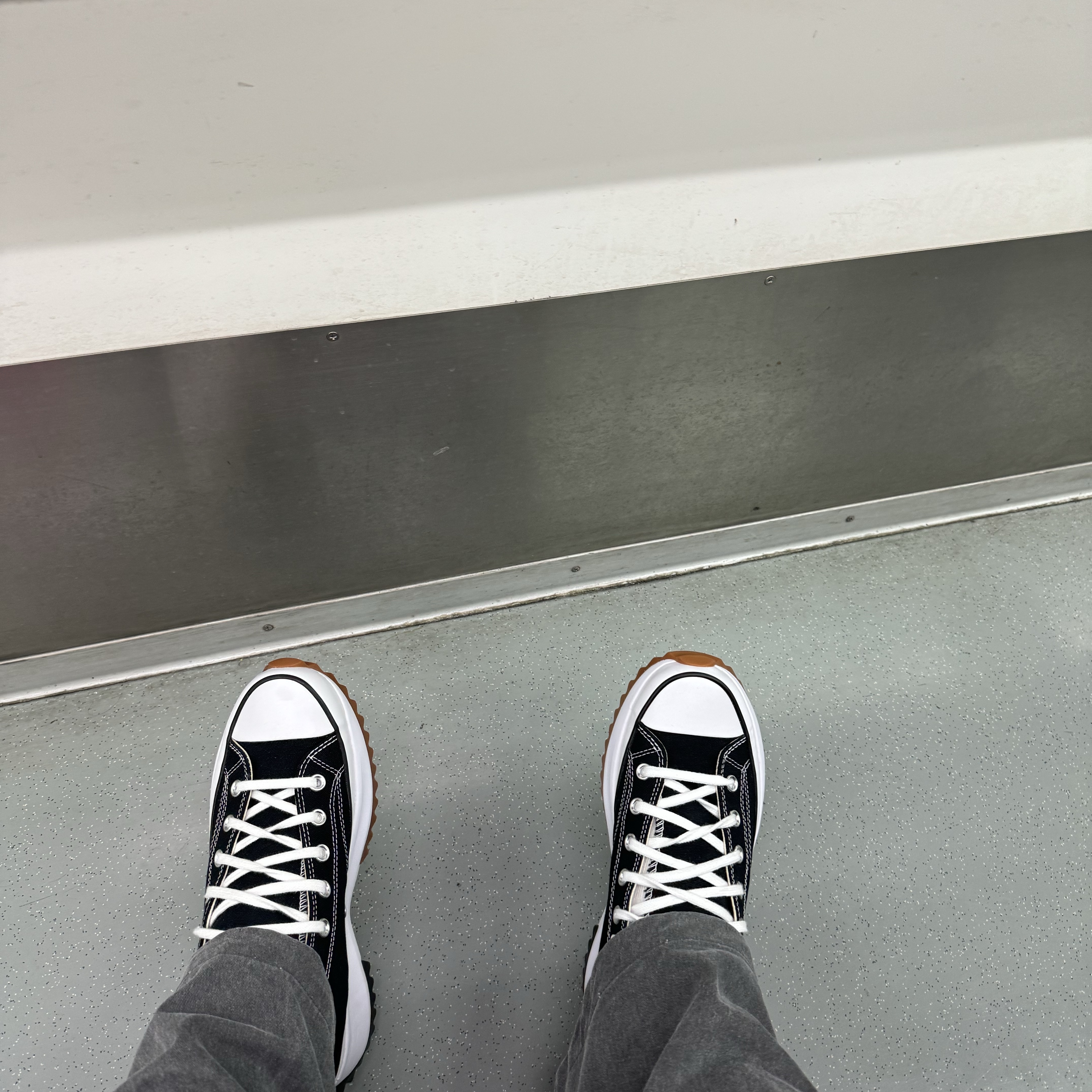 Converse Run Star Hike Hi Black White Gum 착용 스타일