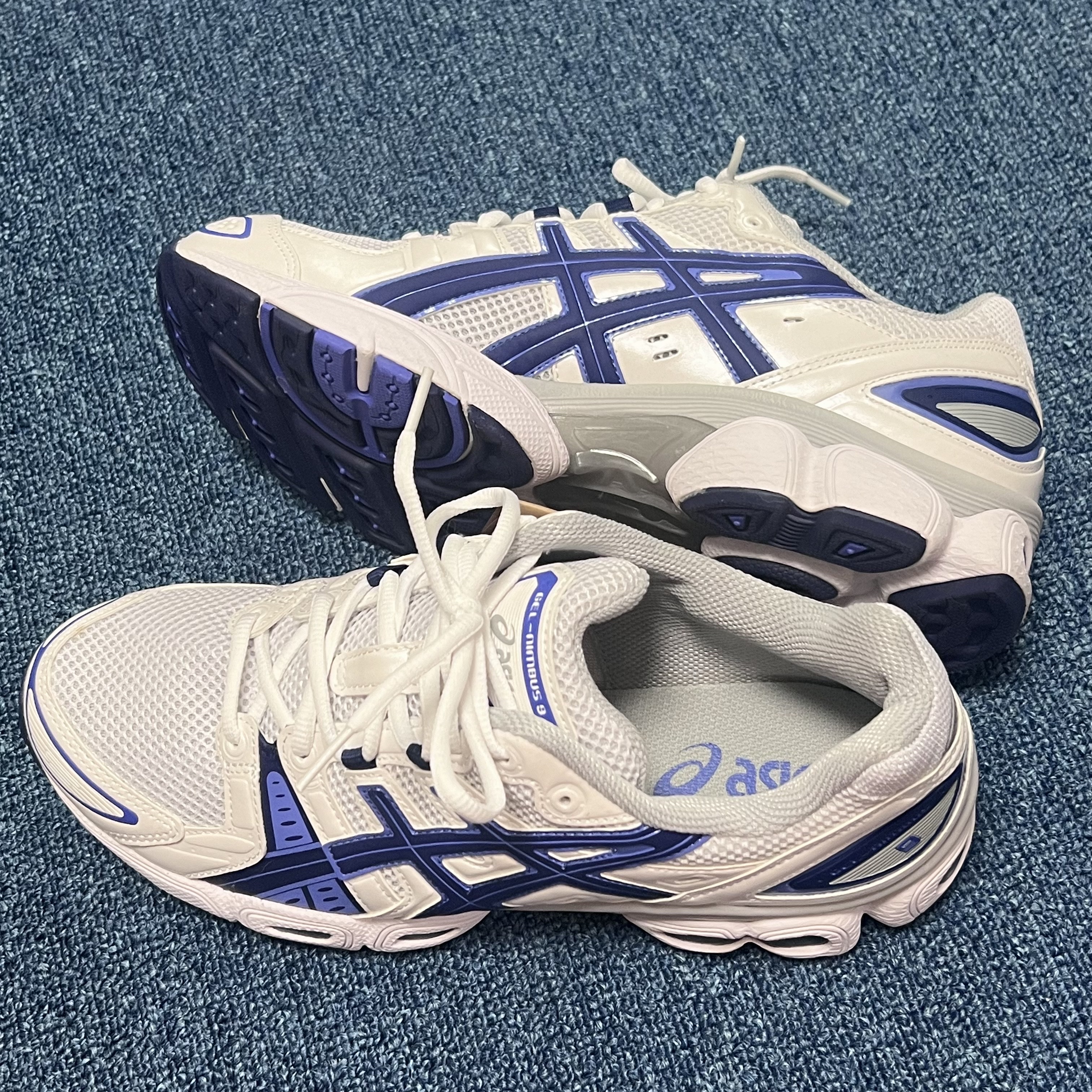Asics Gel-Nimbus 9 White Indigo Blue 착용 스타일 - 2