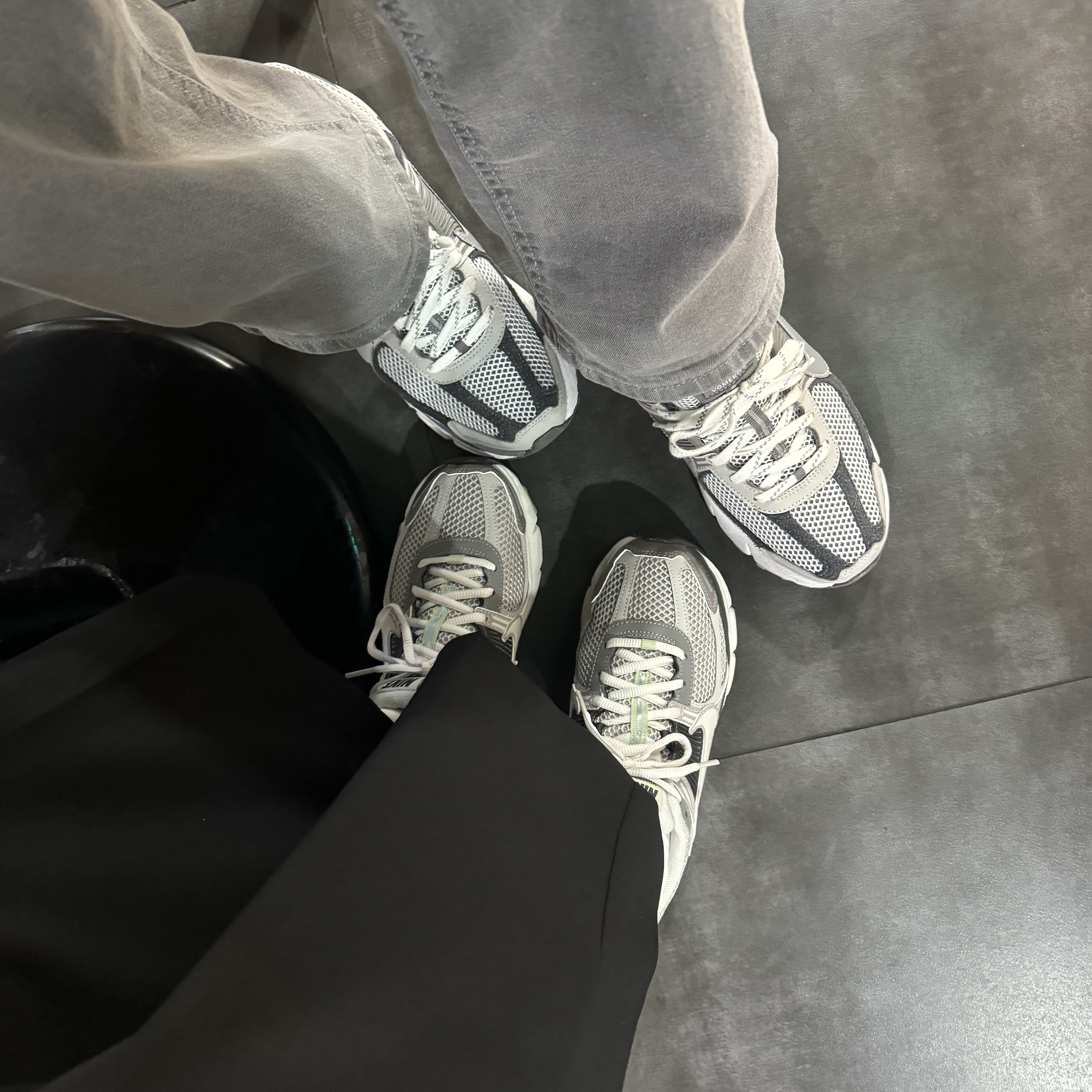 (W) Nike Zoom Vomero 5 Cobblestone and Flat Pewter, Nike Zoom Vomero 5 PRM Light Iron Ore and Flat Fewter 착용 스타일