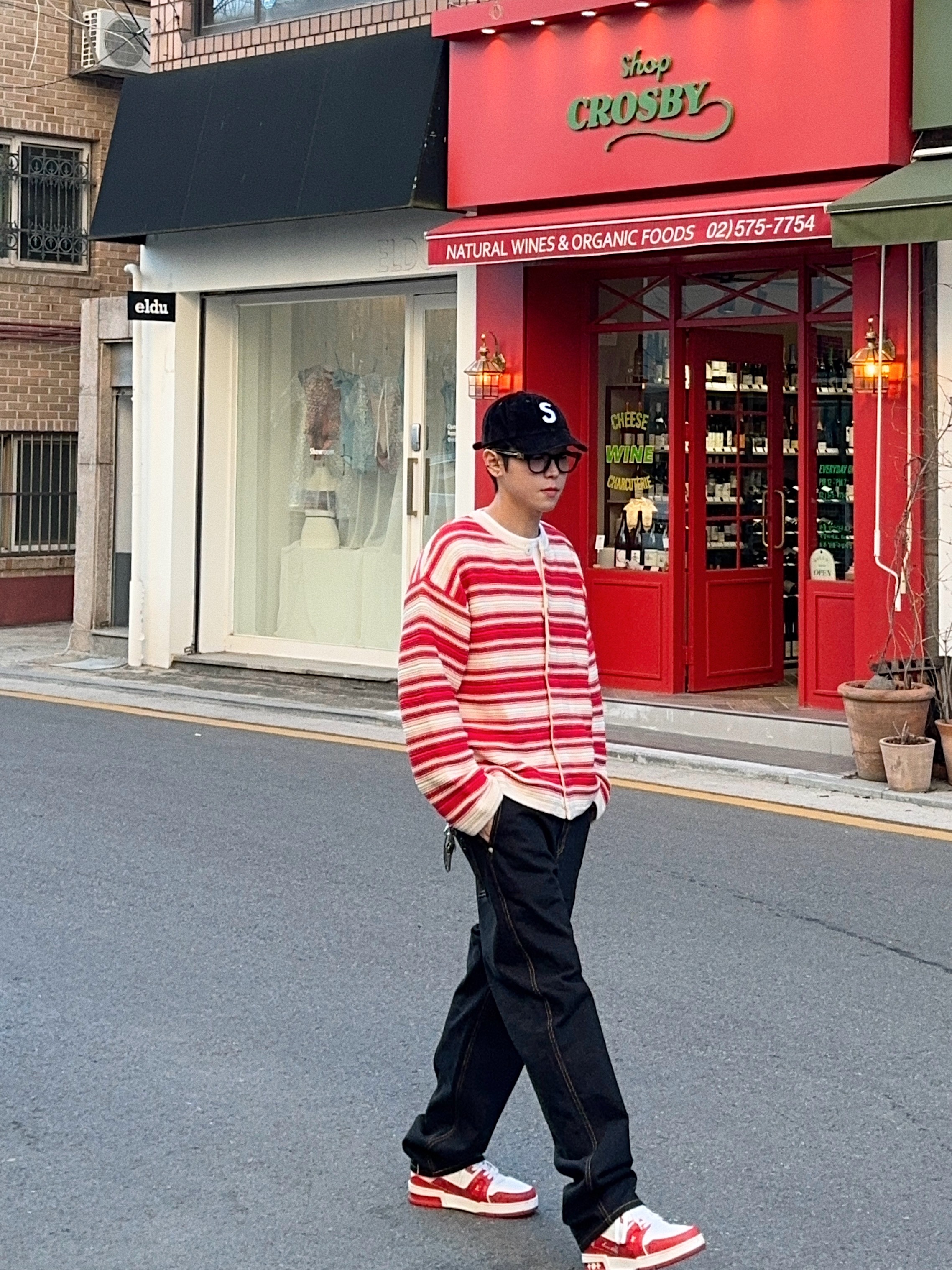 Louis Vuitton LV Trainer Sneakers Red, Supreme Corduroy S Logo 6-Panel Black - 23FW 착용 스타일 - 7