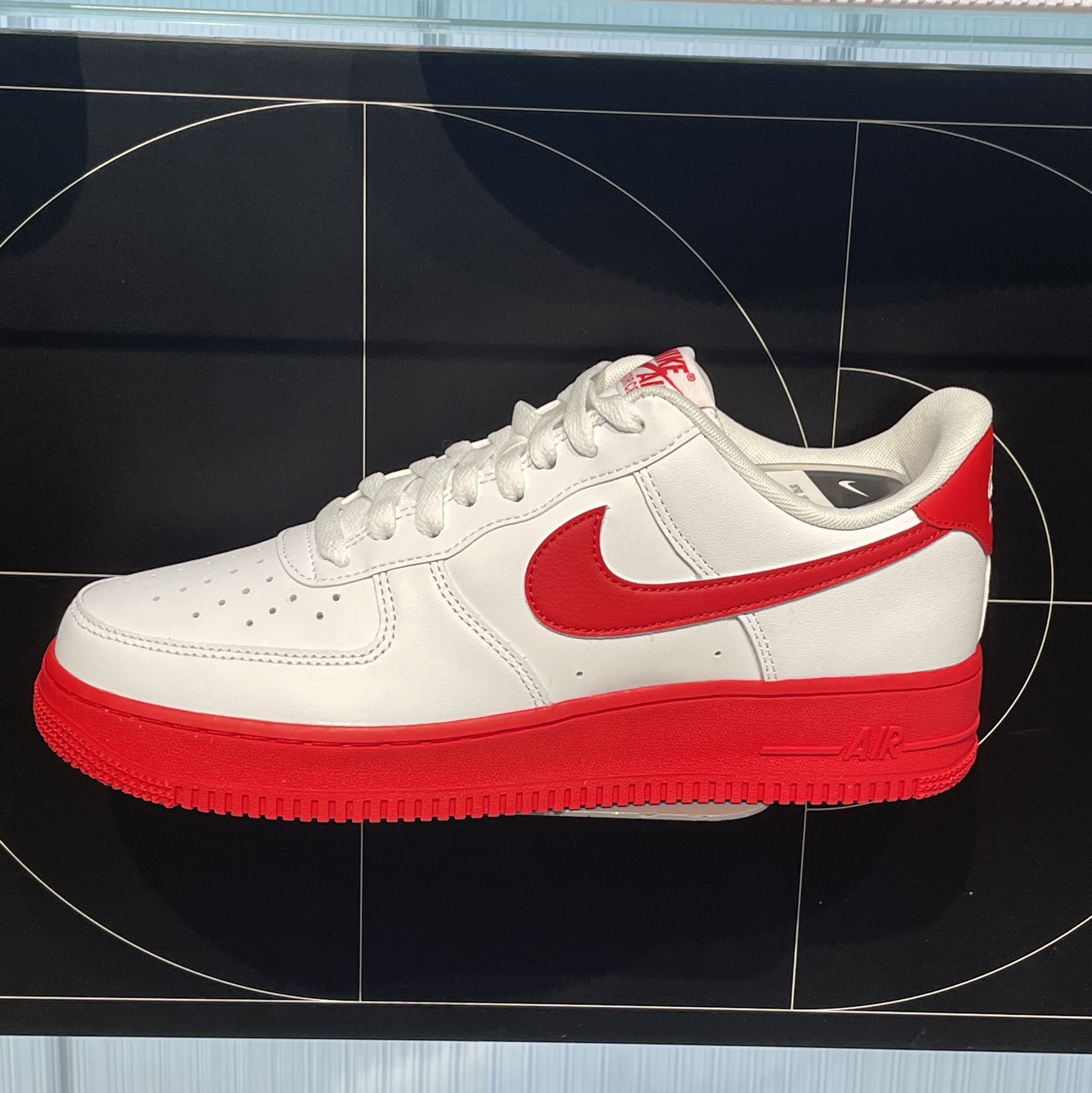 Nike Air Force 1 Low White Red Midsole 착용 스타일