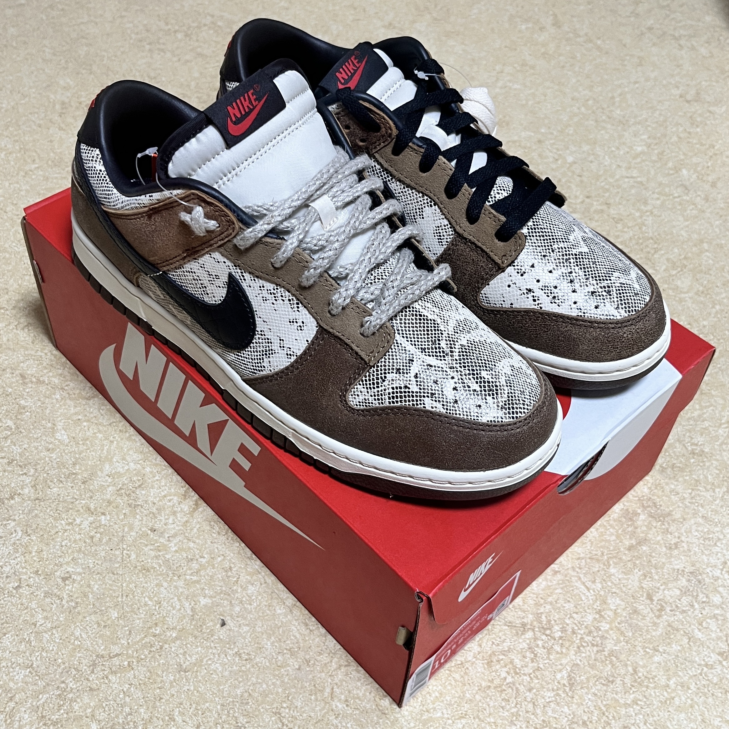 Nike Dunk Low PRM Head to Head 착용 스타일
