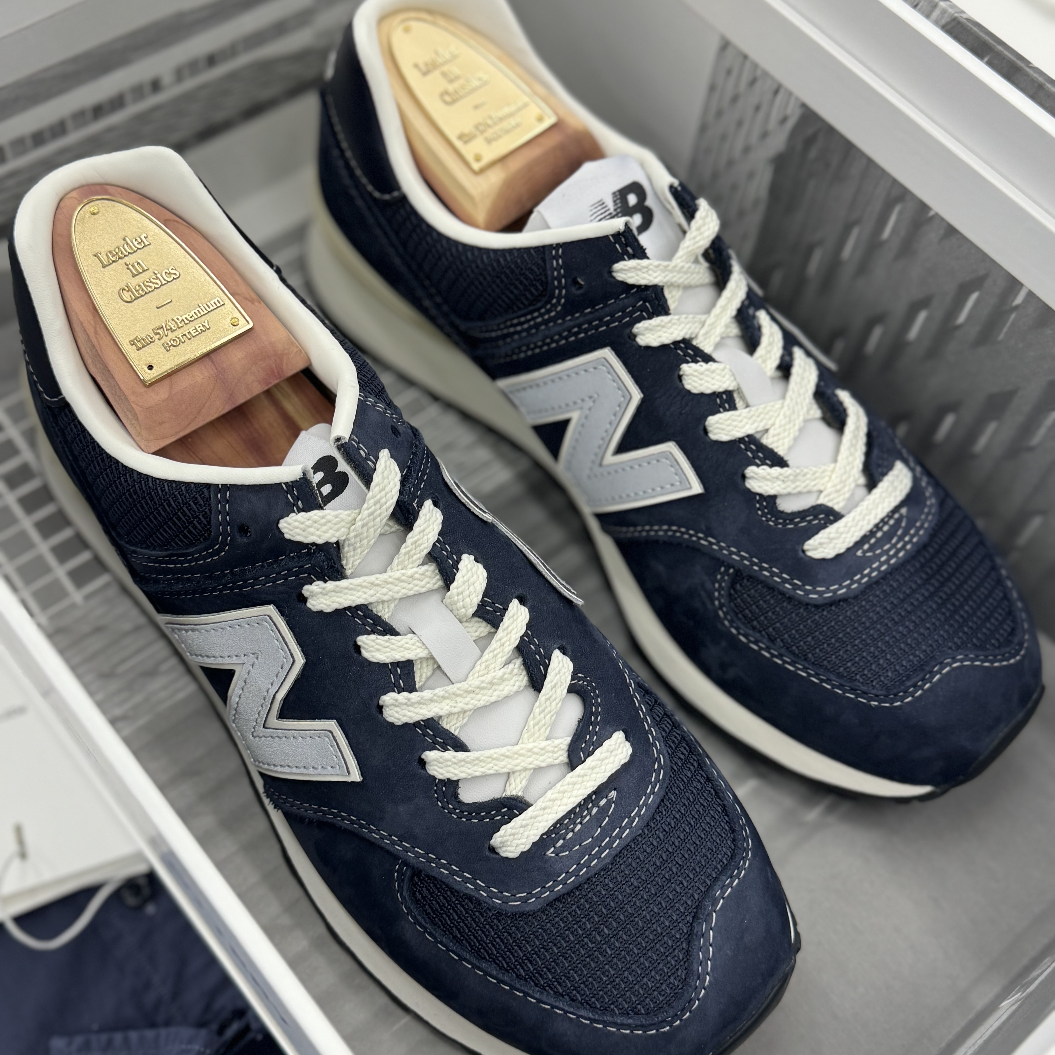 New Balance x Pottery 574 Premium Hard Navy 착용 스타일 - 2