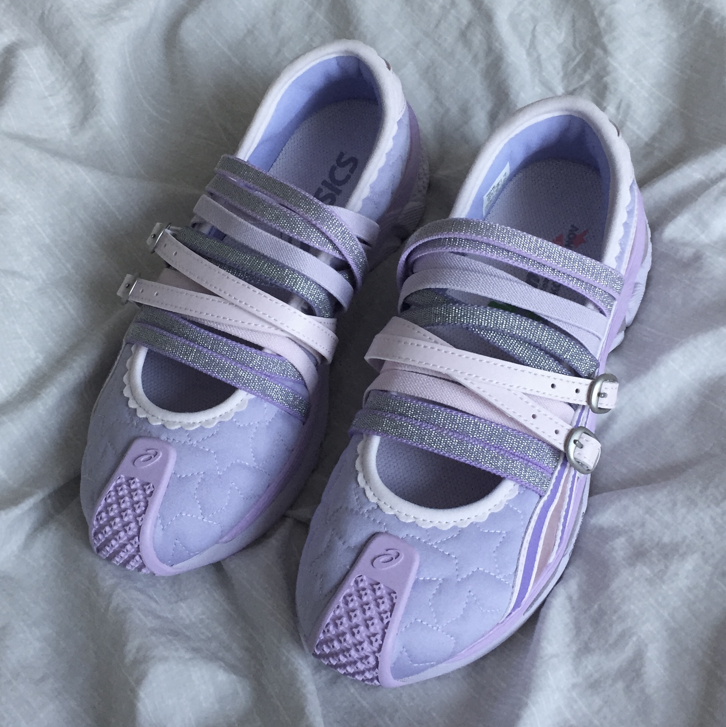 (W) Asics x Kiko Kostadinov x Heaven by Marc Jacobs Gel-Lokros Vapor Cosmos 착용 스타일 - 1