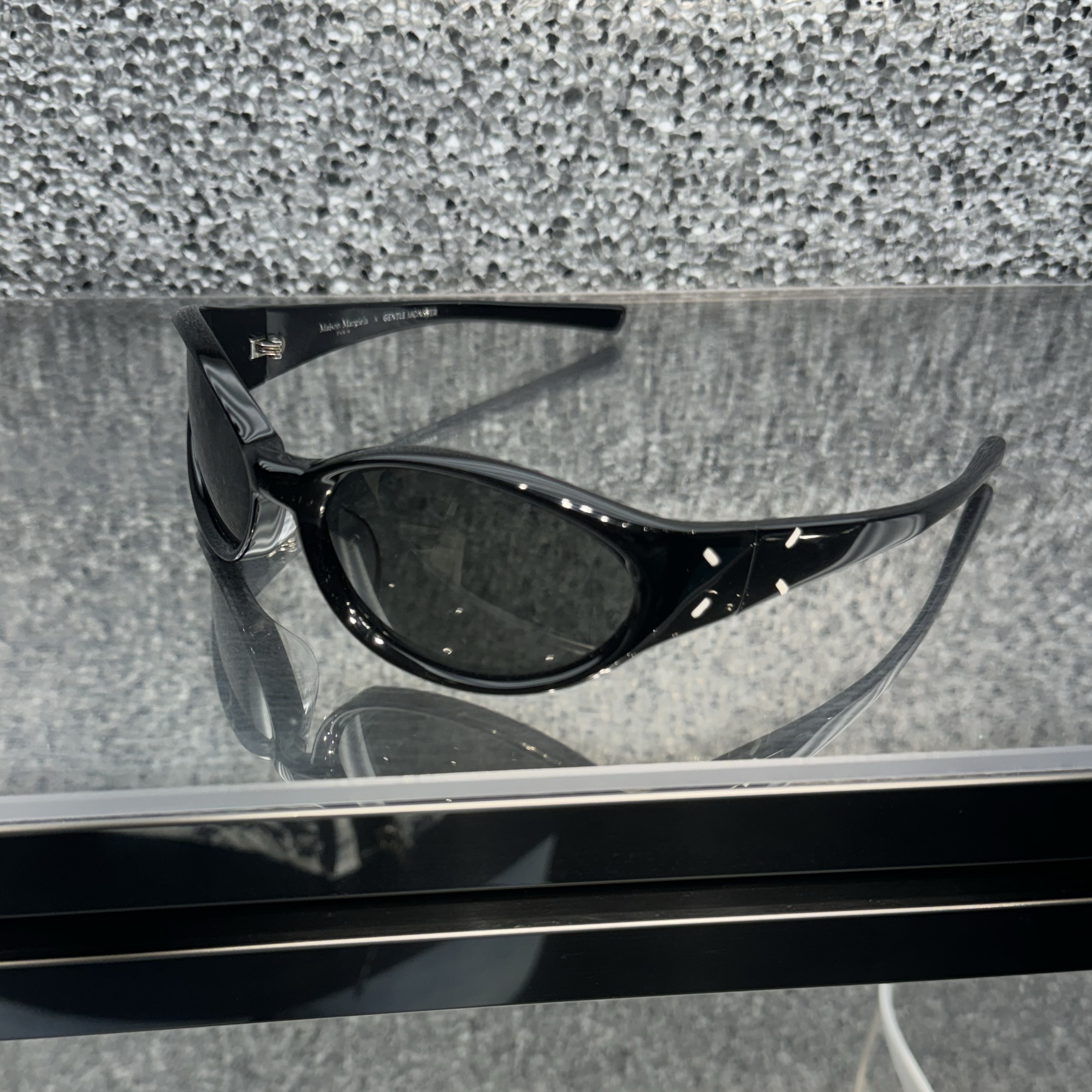 Gentle Monster x Maison Margiela MM105 Black Black 착용 스타일