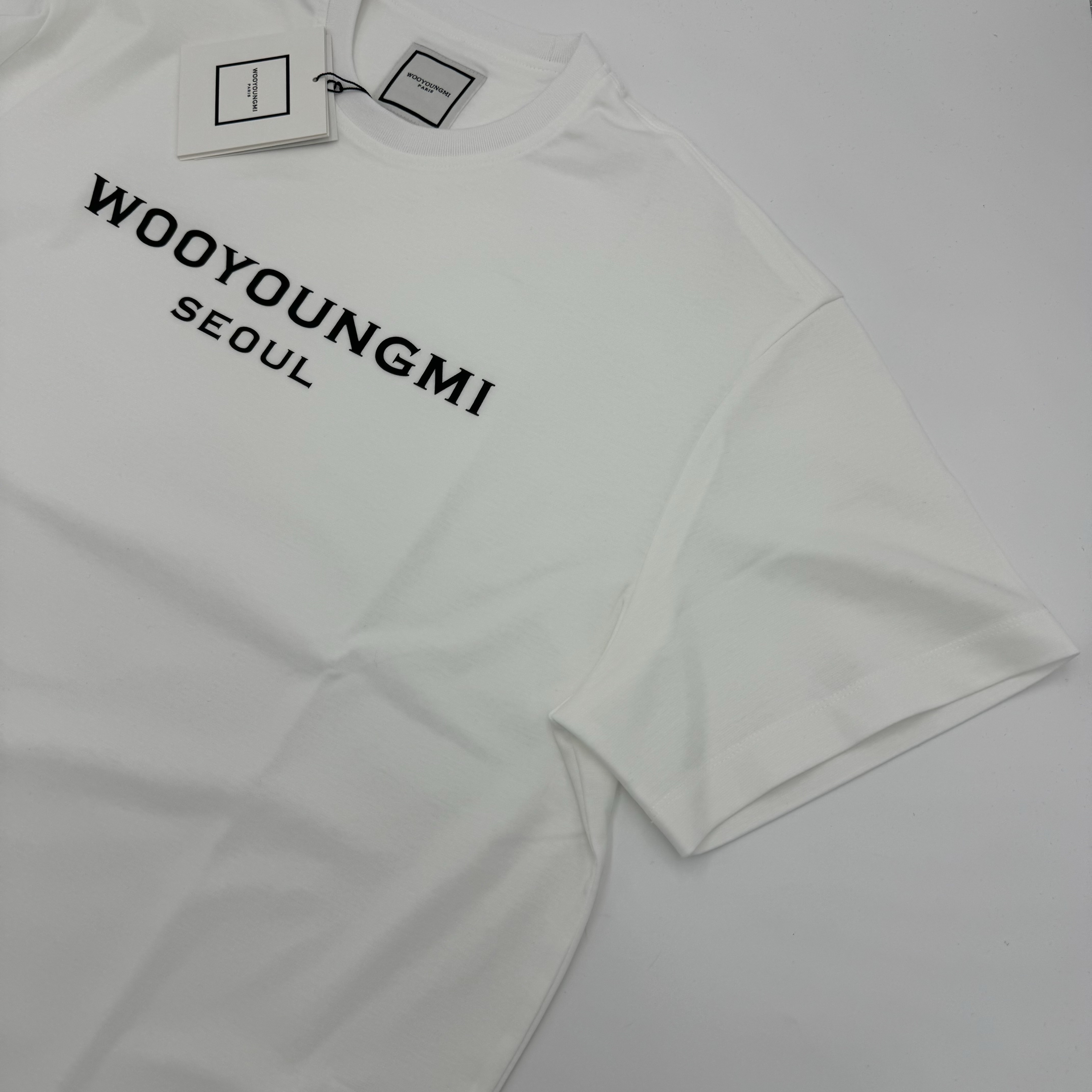 Wooyoungmi Seoul Front Logo T-Shirt White - 24SS 착용 스타일 - 1