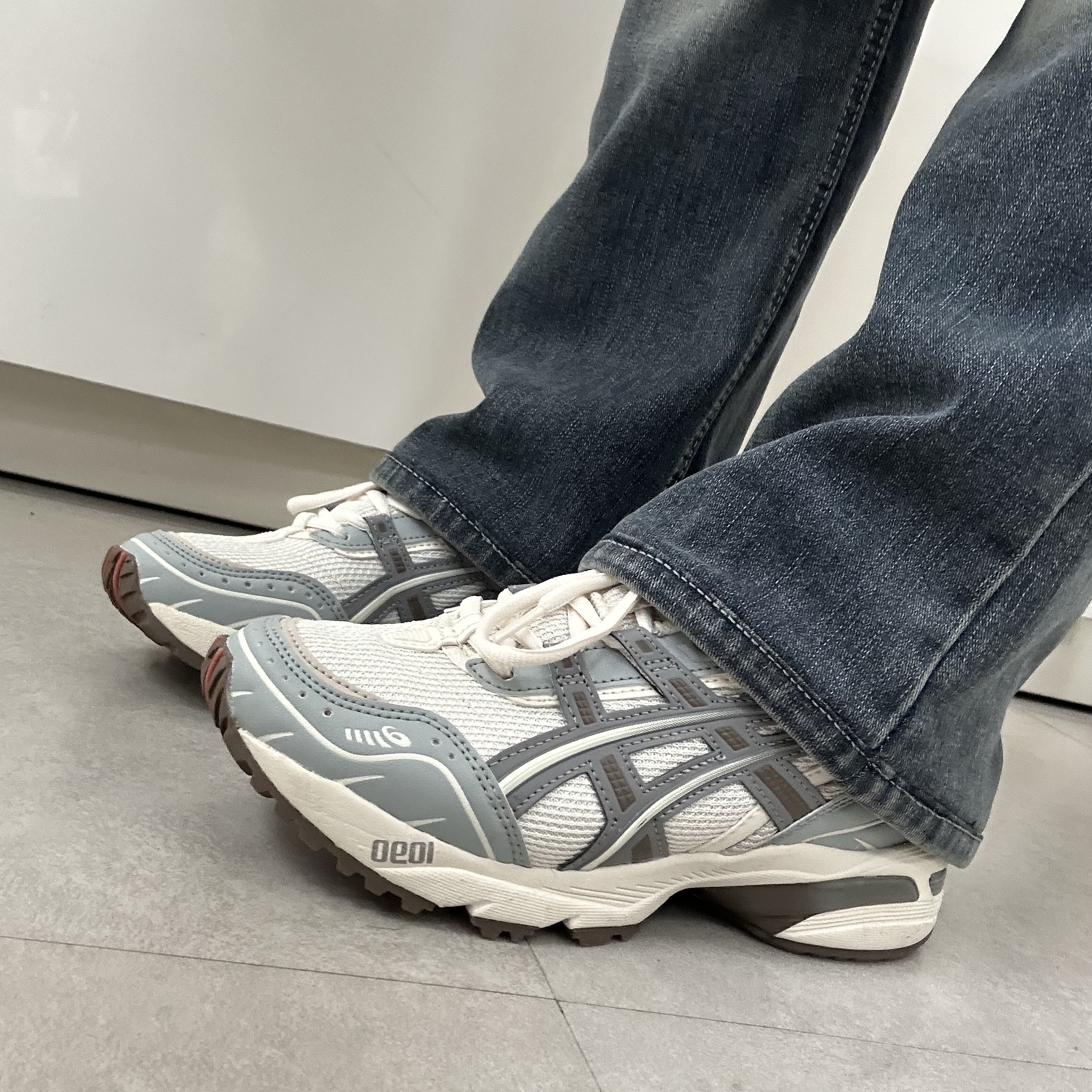 Asics Gel-1090 Blue Grey 착용 스타일 - 1