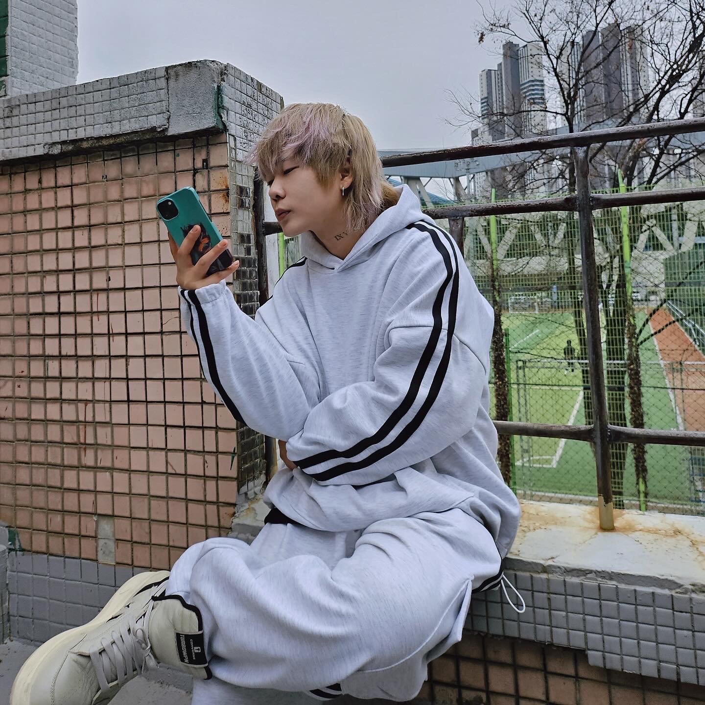 Converse x Drkshdw Turbowpn Pelican 착용 스타일 - 2