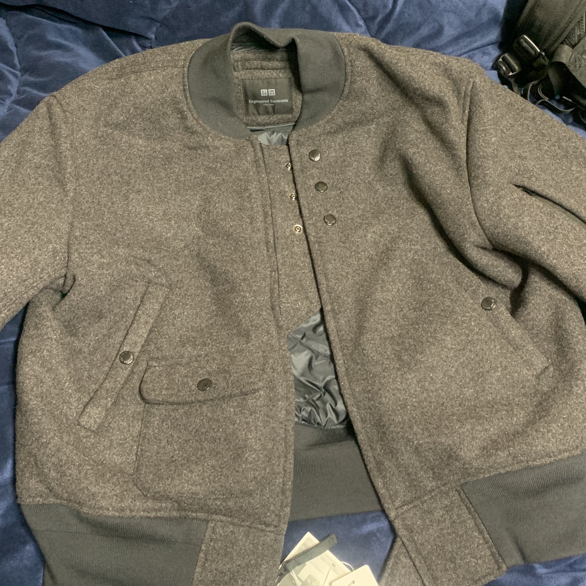 Uniqlo x Engineered Garments Pufftech Short Blouson Dark Gray 착용 스타일 - 2