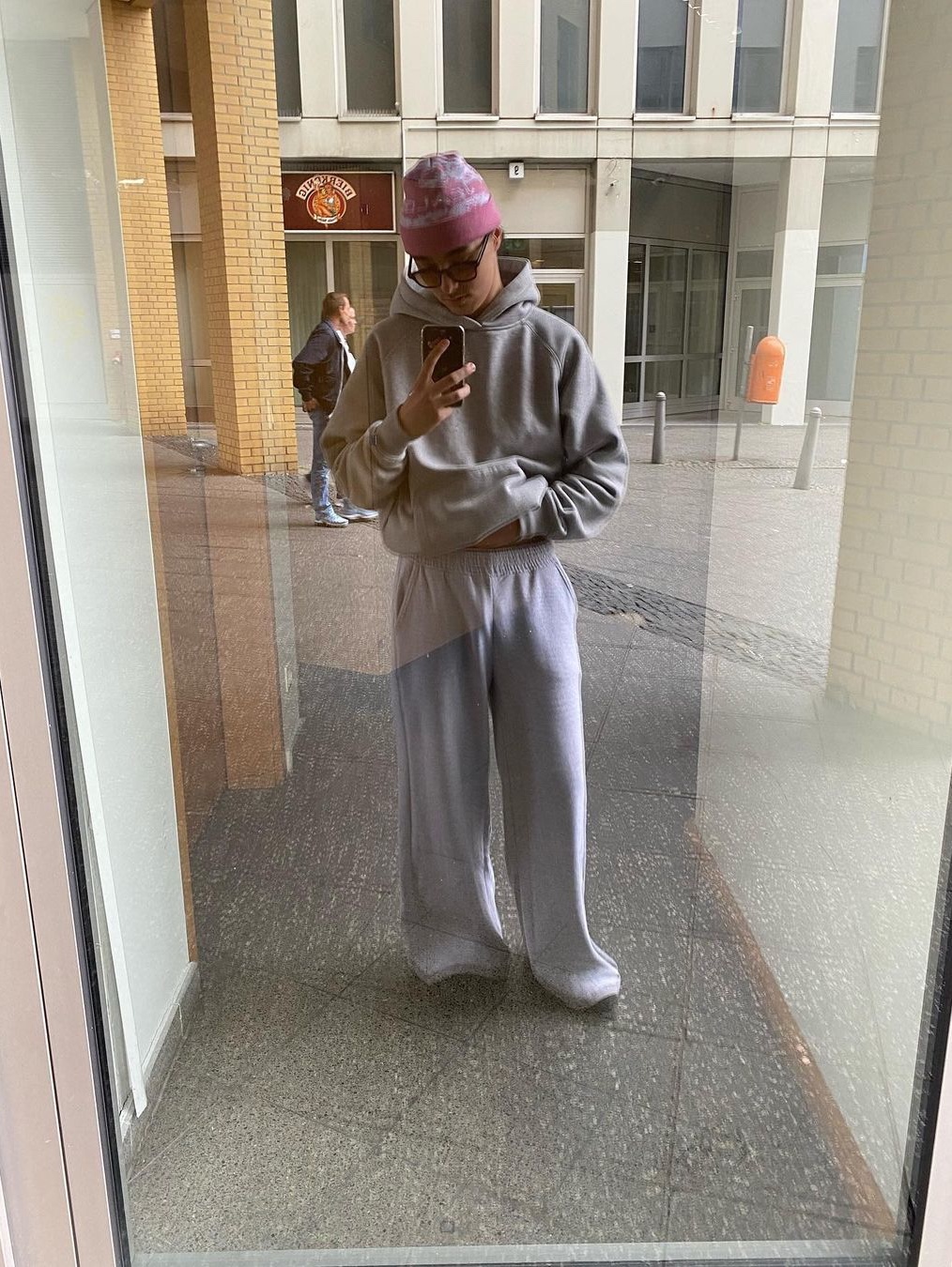 IAB Studio Hoodie Light Gray, IAB Studio Sweatpants Light Gray 착용 스타일 - 2