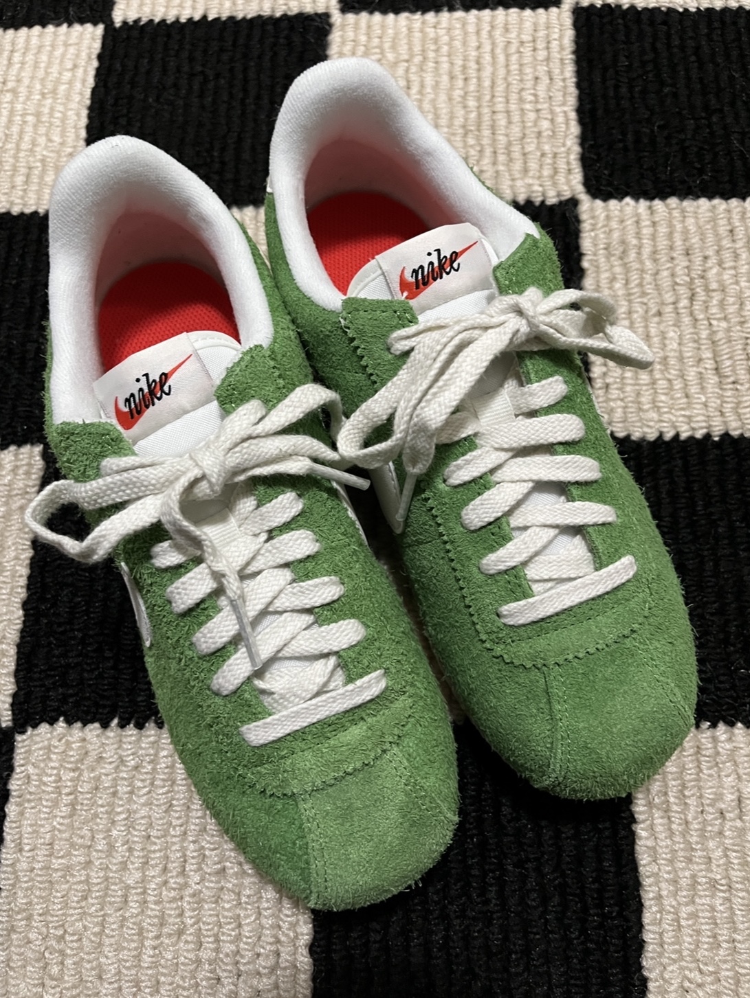 (W) Nike Cortez Vintage Chlorophyll Suede 착용 스타일
