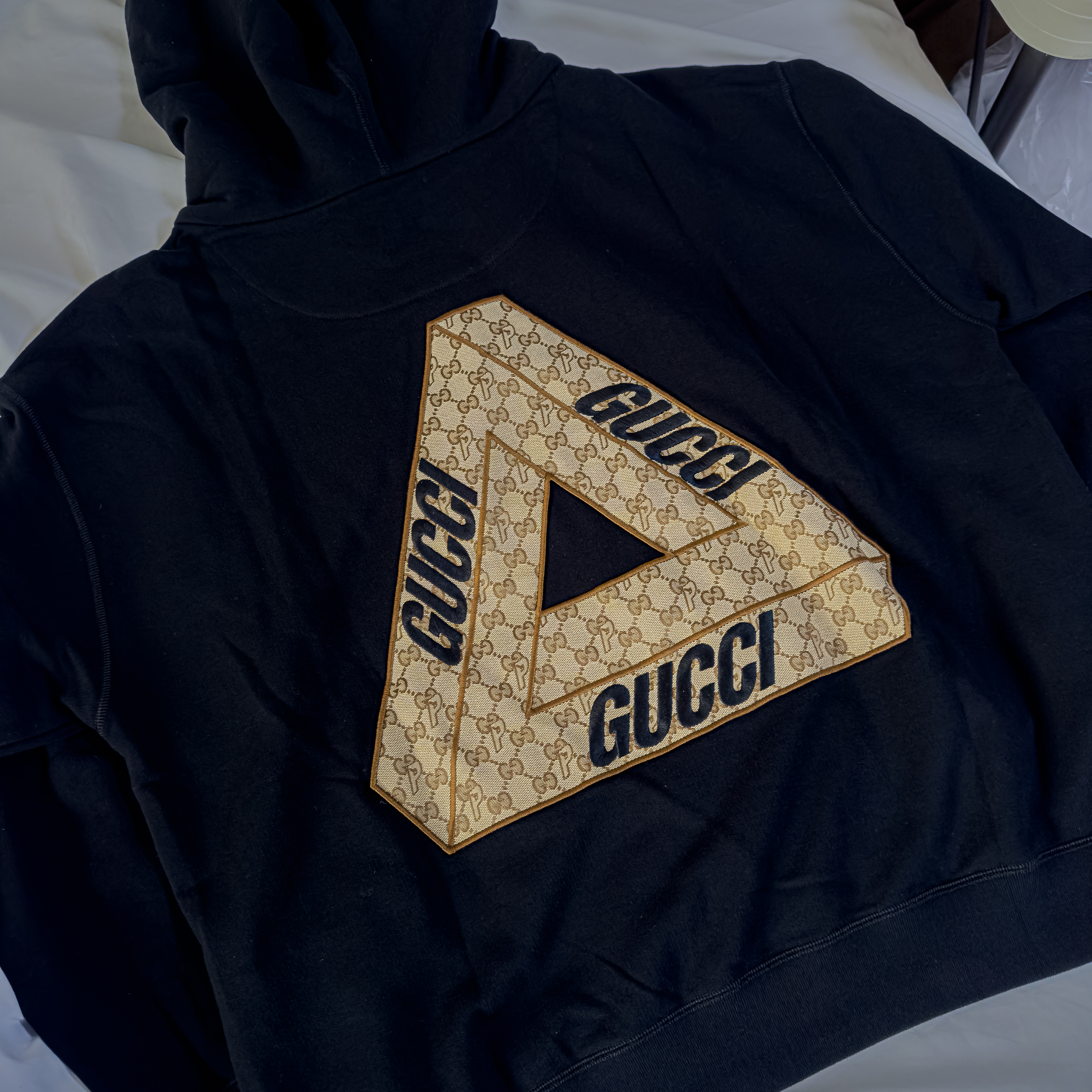Palace x Gucci Hoodie with Tri-Ferg GG Patch Black - 22FW 착용 스타일 - 1