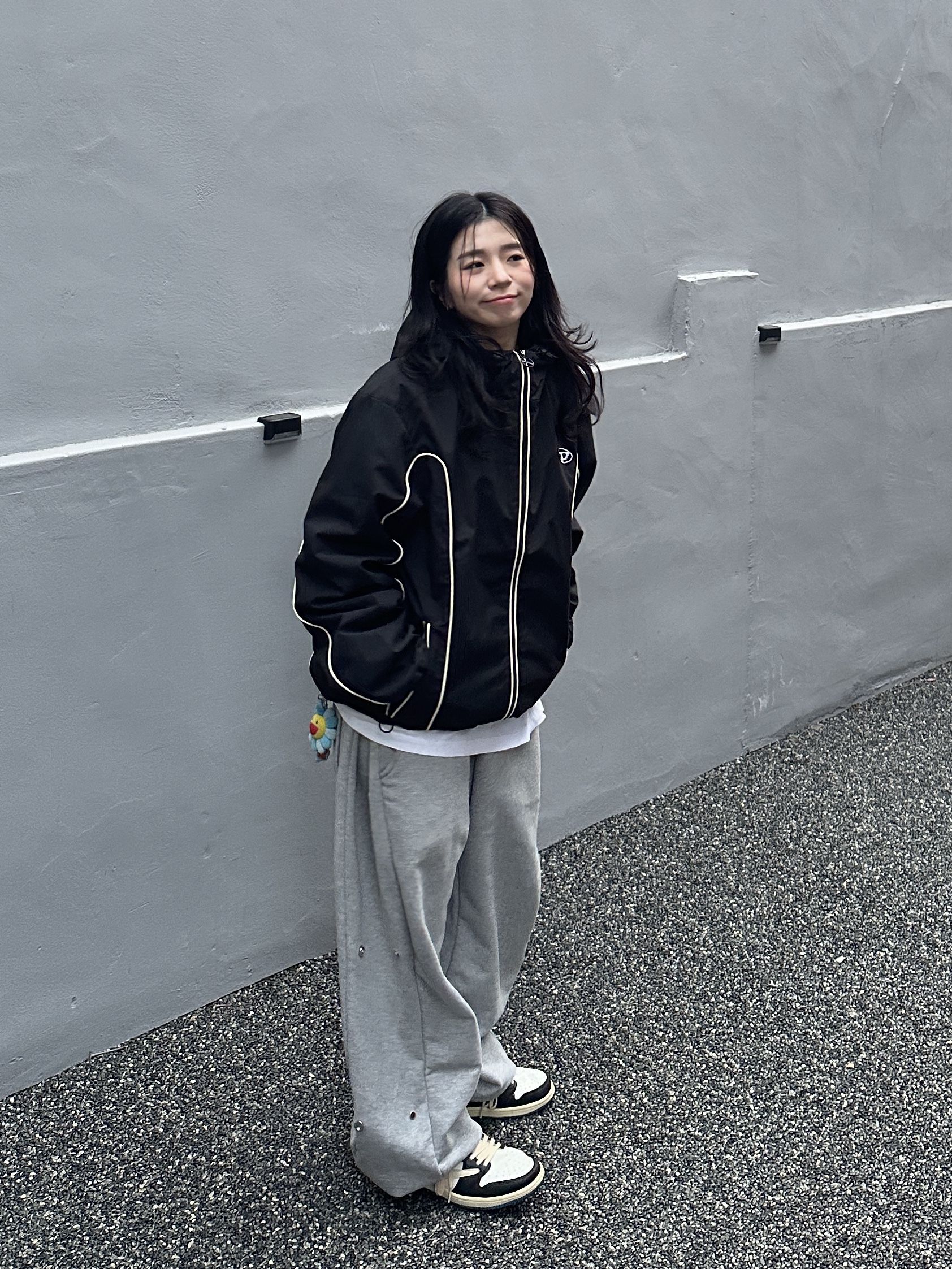 Jordan 1 x Travis Scott x Fragment Retro Low OG SP Military Blue, Diesel J-Hives Windbreaker with Contrast Piping Black 착용 스타일 - 3