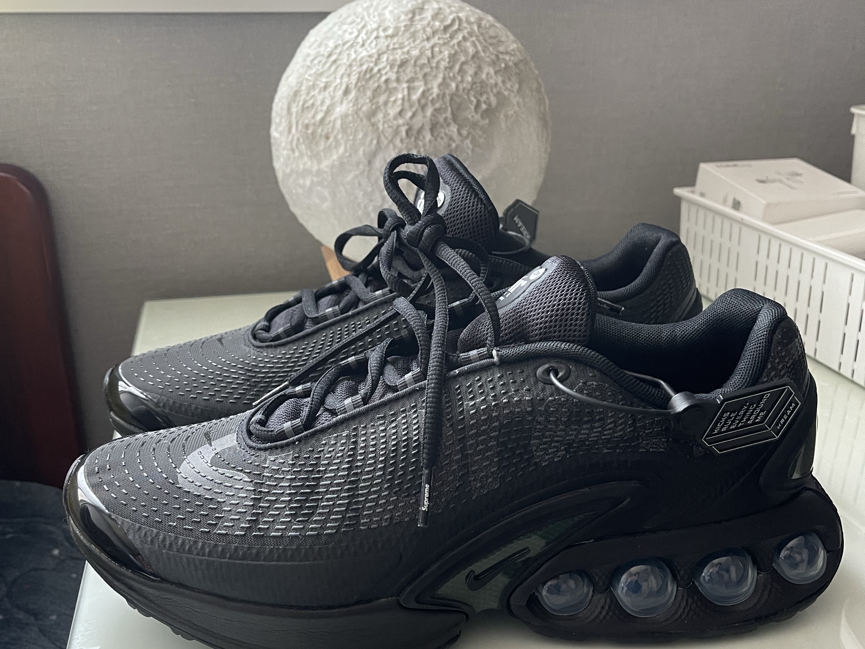 Nike x Supreme Air Max DN SP Black Galactic Jade 착용 스타일 - 2